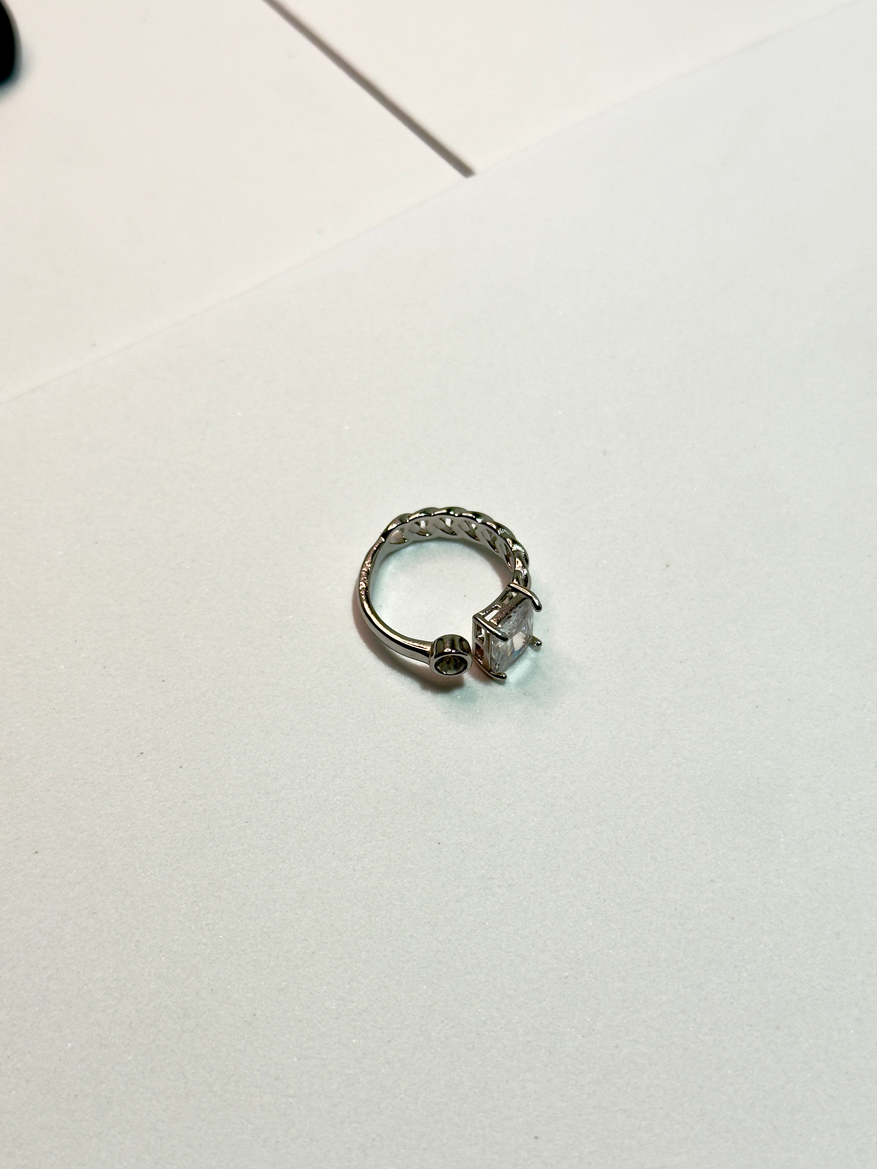 Anel com Pedra Branca CHECK