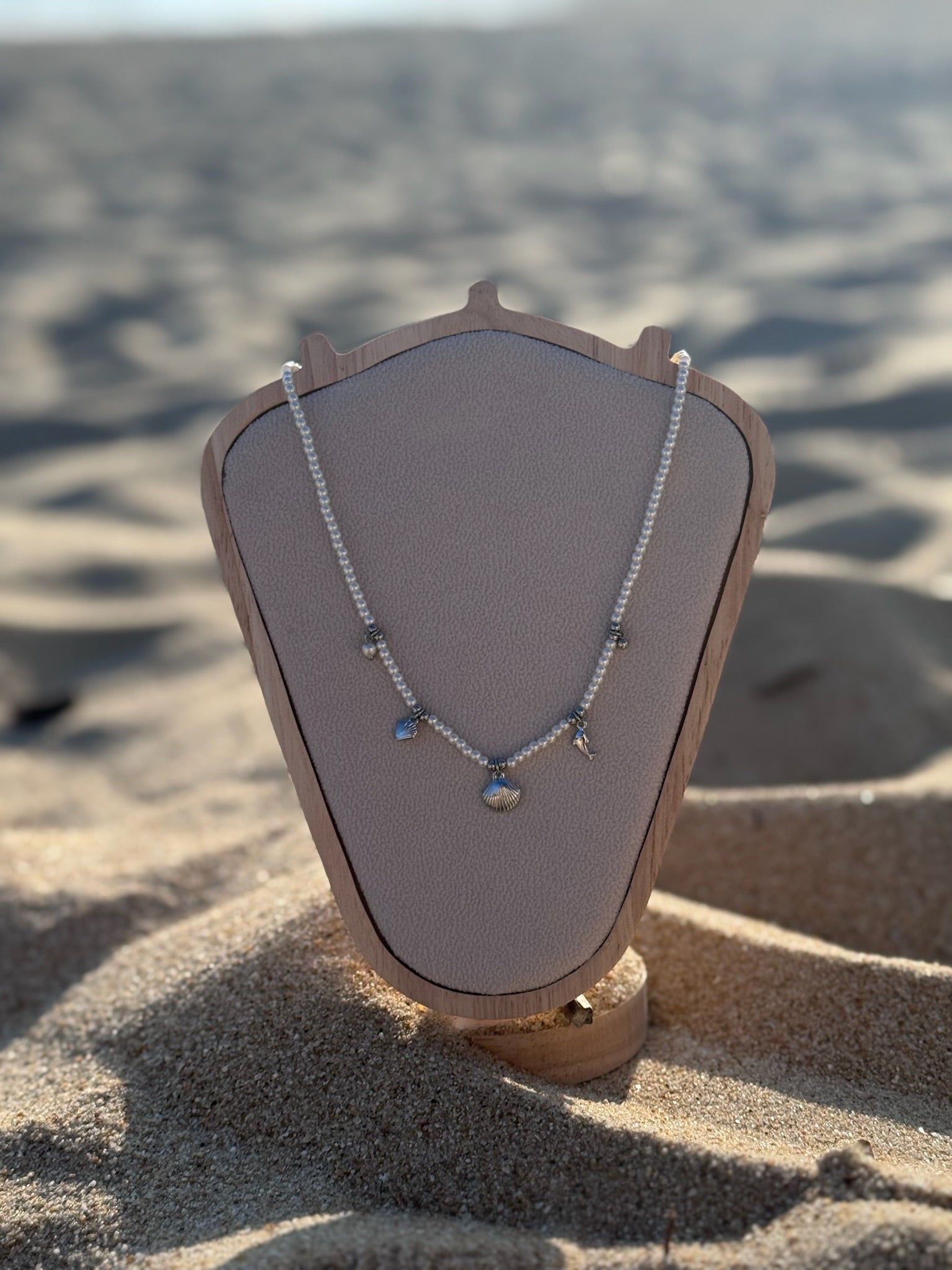 Colar Perolas com concha CHECK