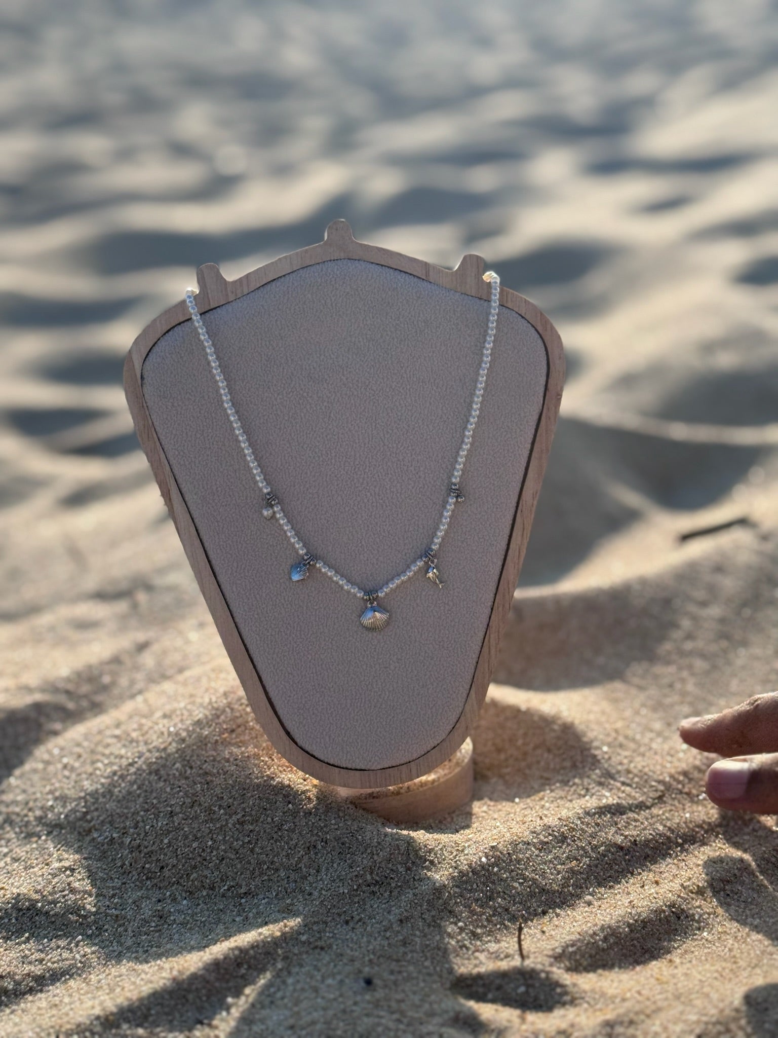 Colar Perolas com concha CHECK