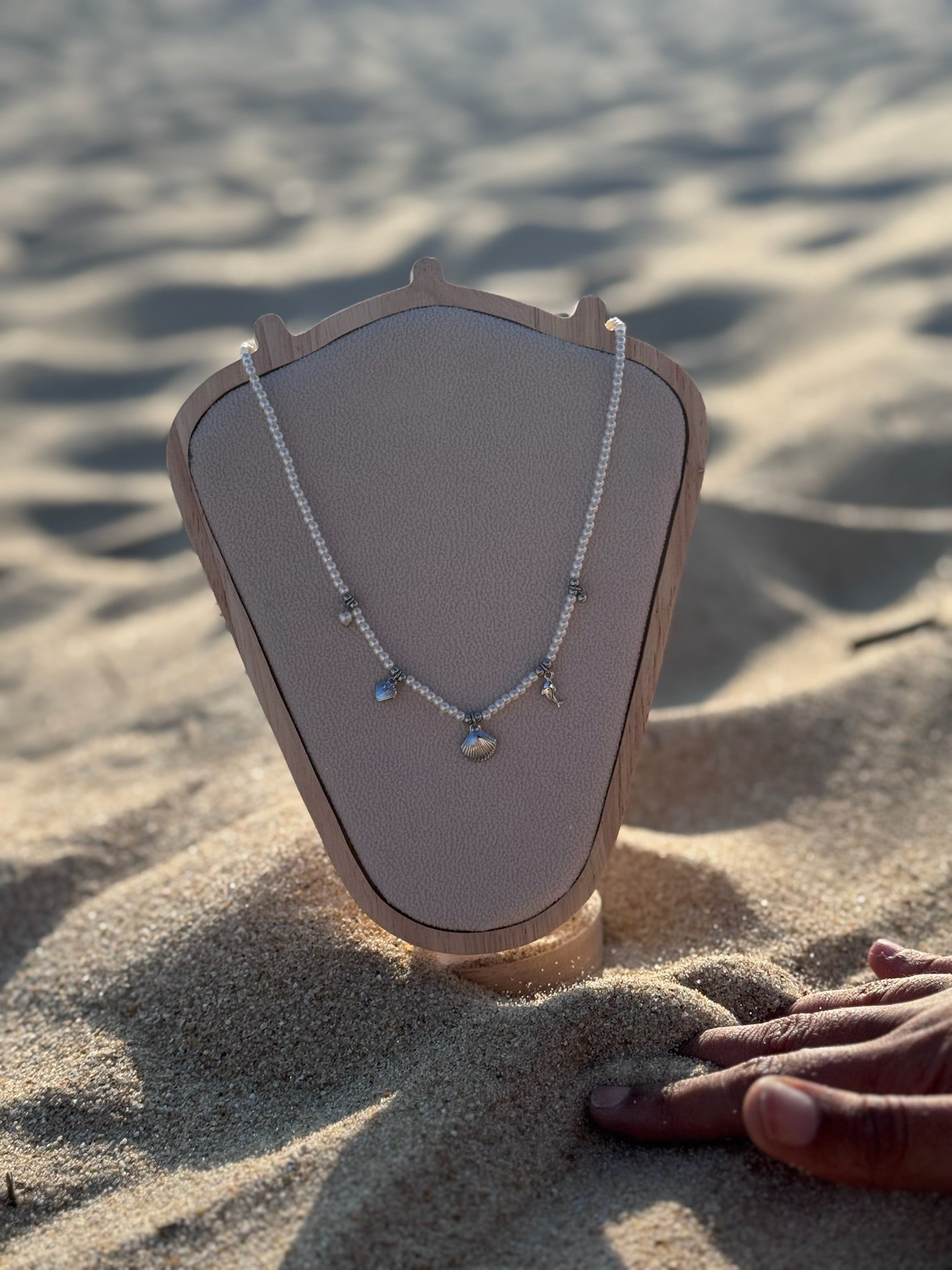 Colar Perolas com concha CHECK