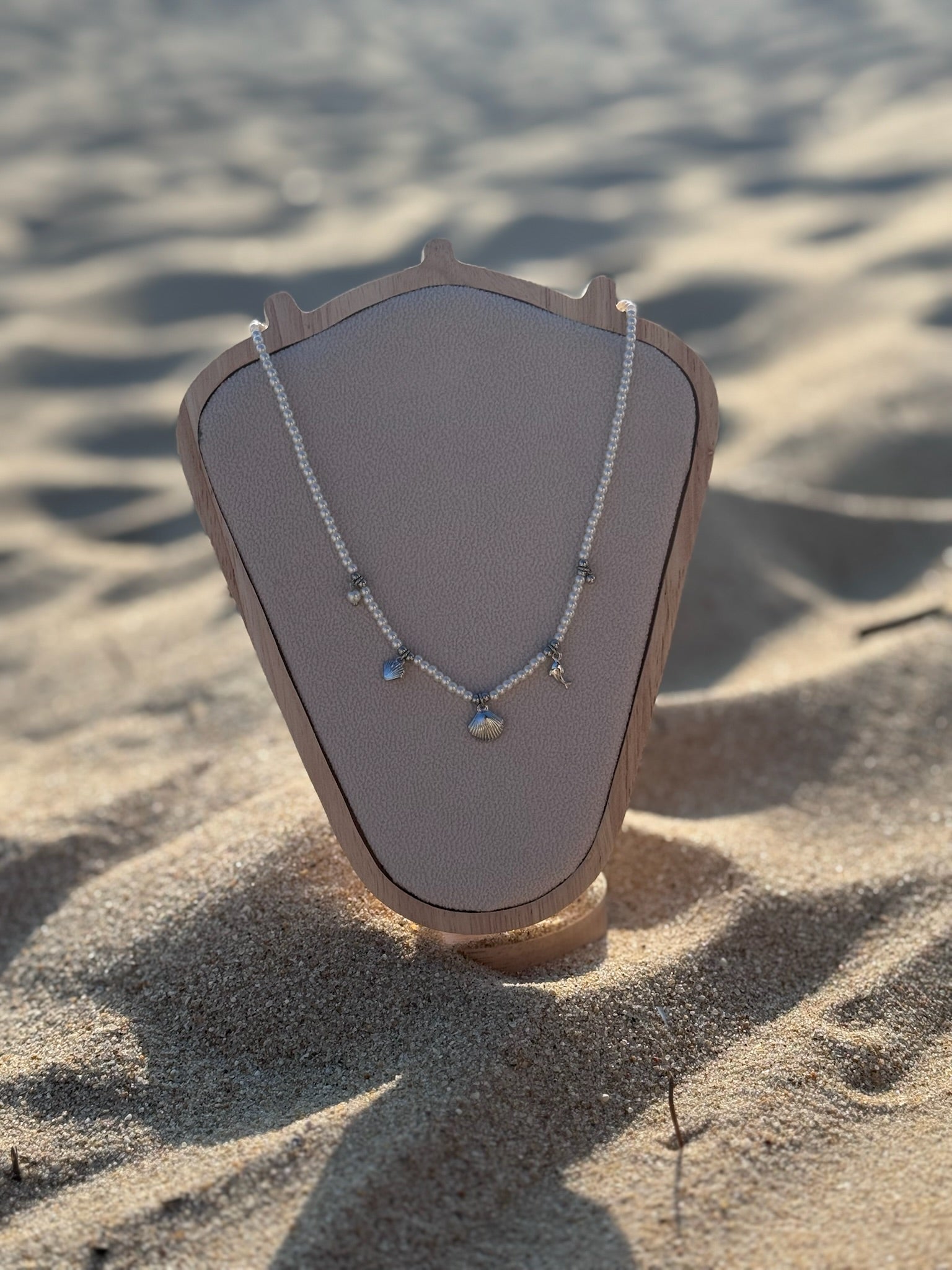 Colar Perolas com concha CHECK