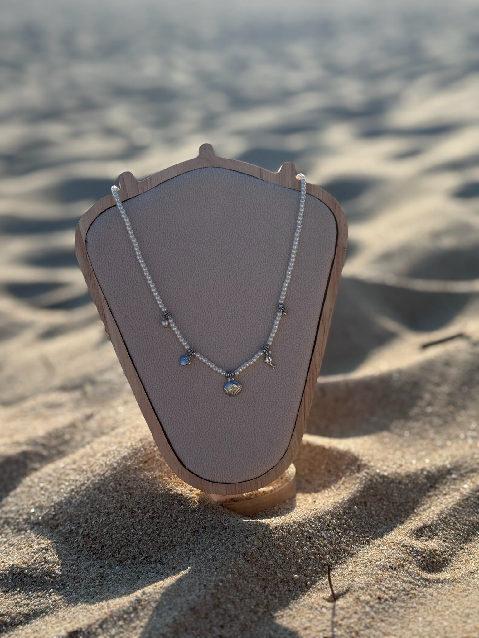 Colar Perolas com concha CHECK