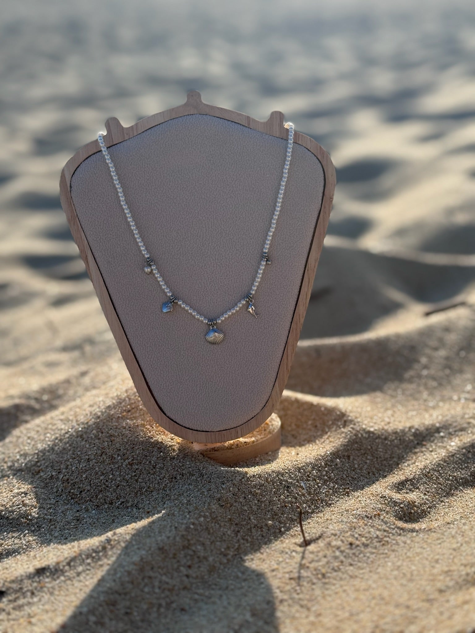 Colar Perolas com concha CHECK