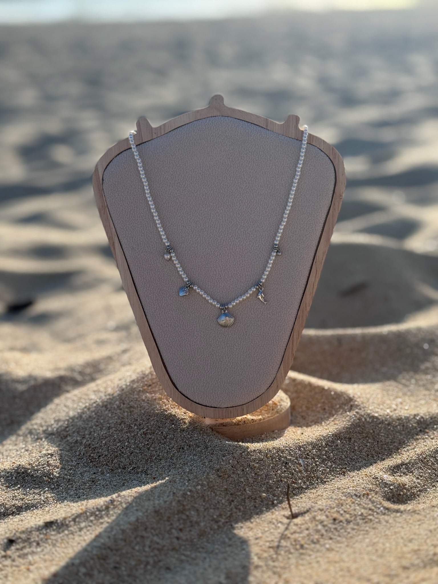 Colar Perolas com concha CHECK