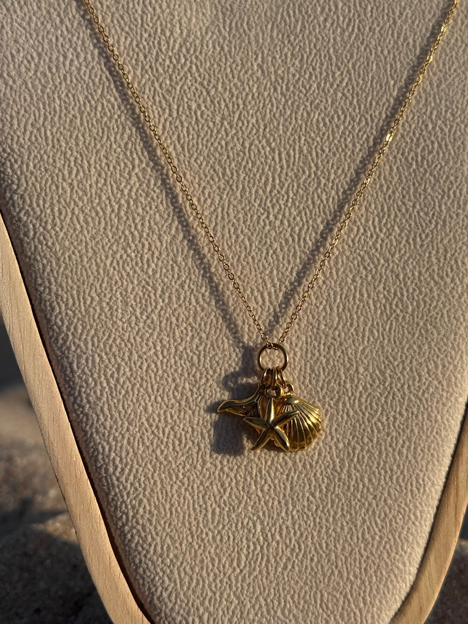 Colar Areias do Tempo dourado