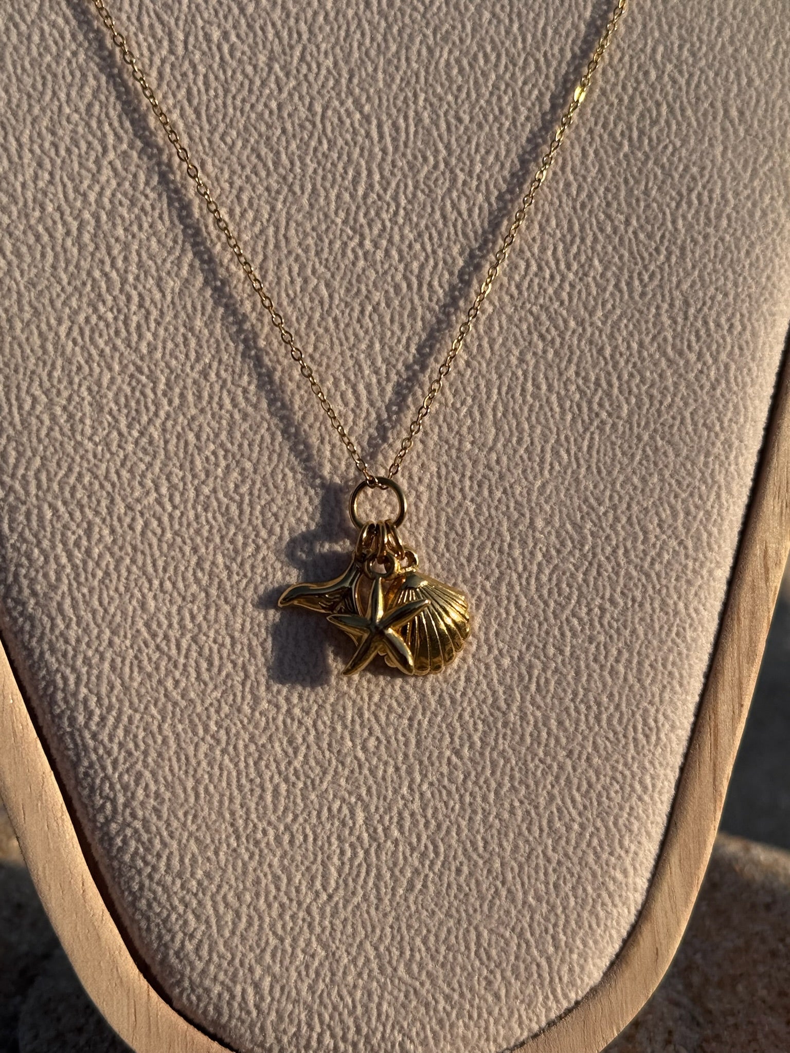 Colar Areias do Tempo dourado