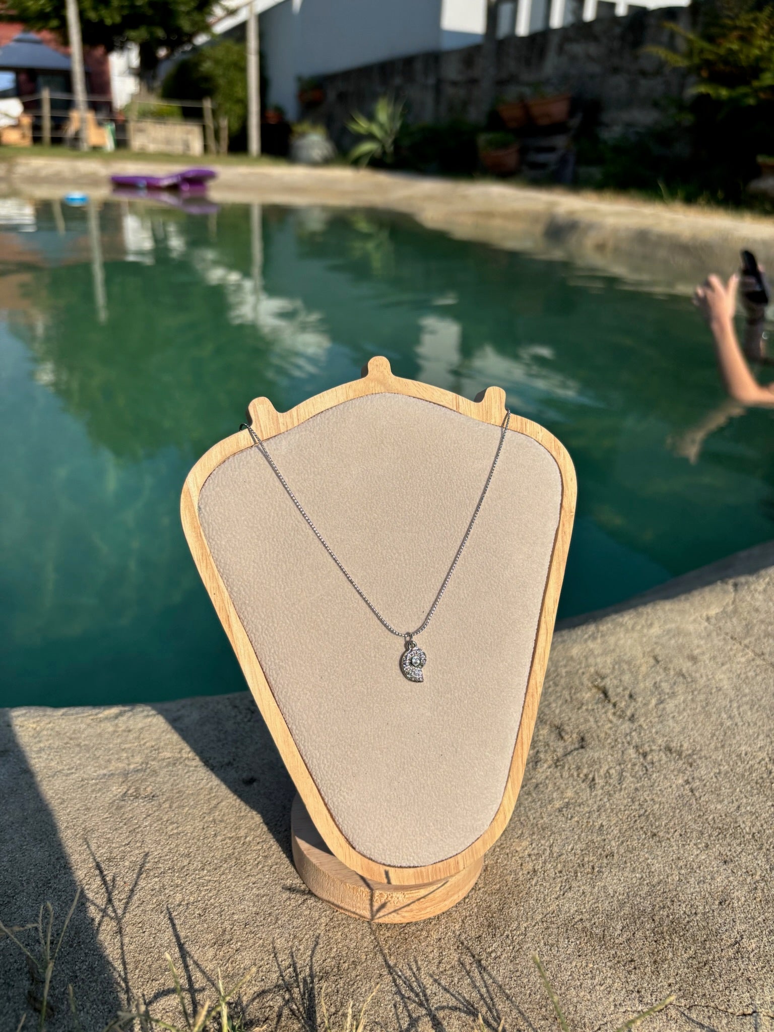 Colar concha com brilhos CHECK