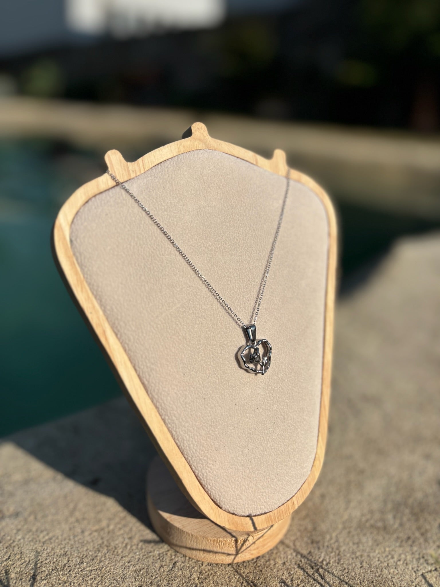 Colar Rosa Pratedo CHECK