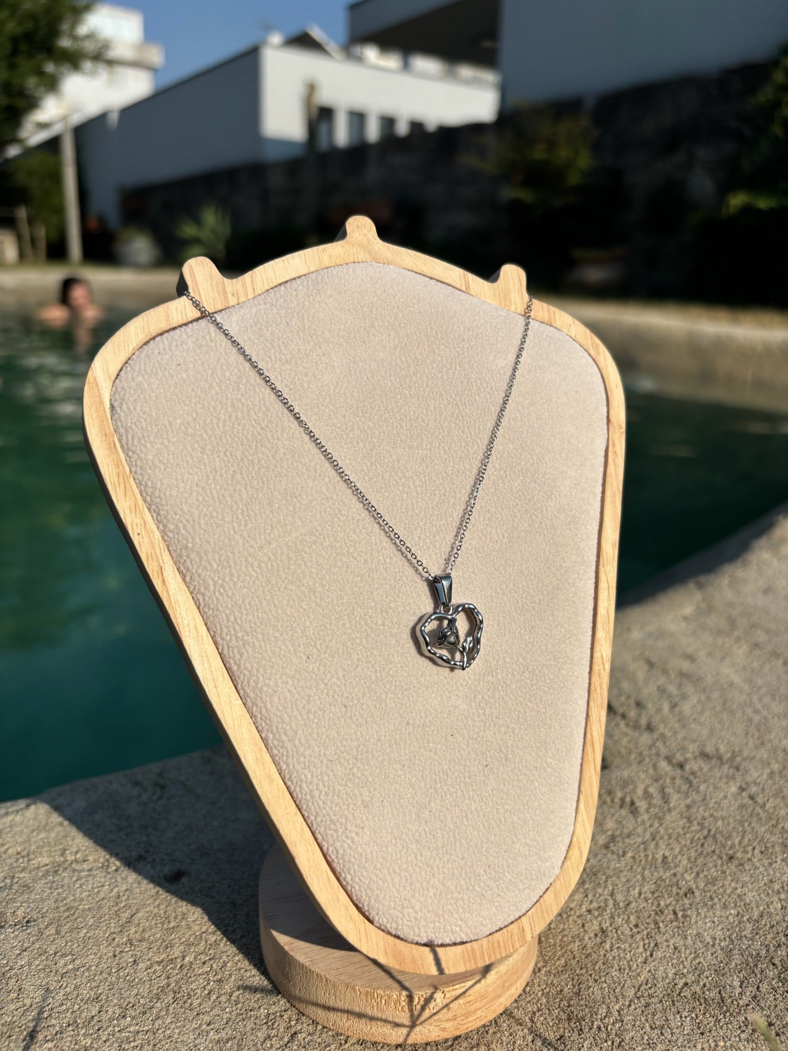 Colar Rosa Pratedo CHECK