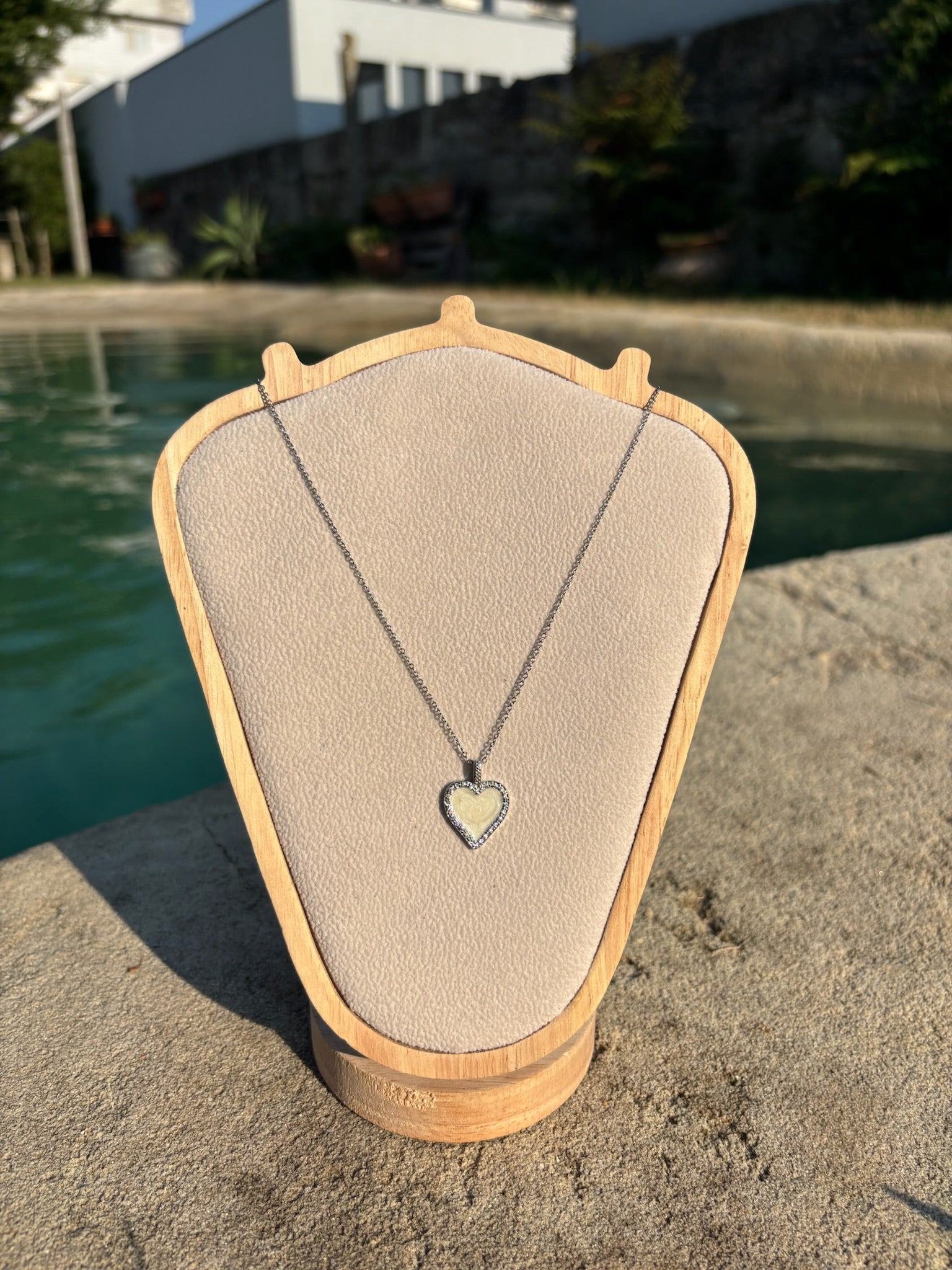 Colar coração branco CHECK