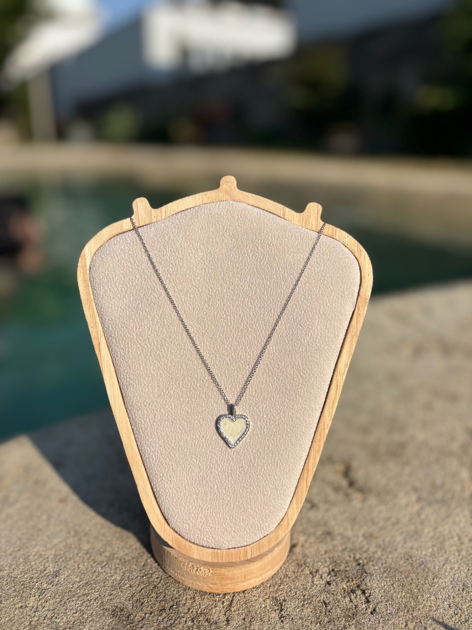 Colar coração branco CHECK