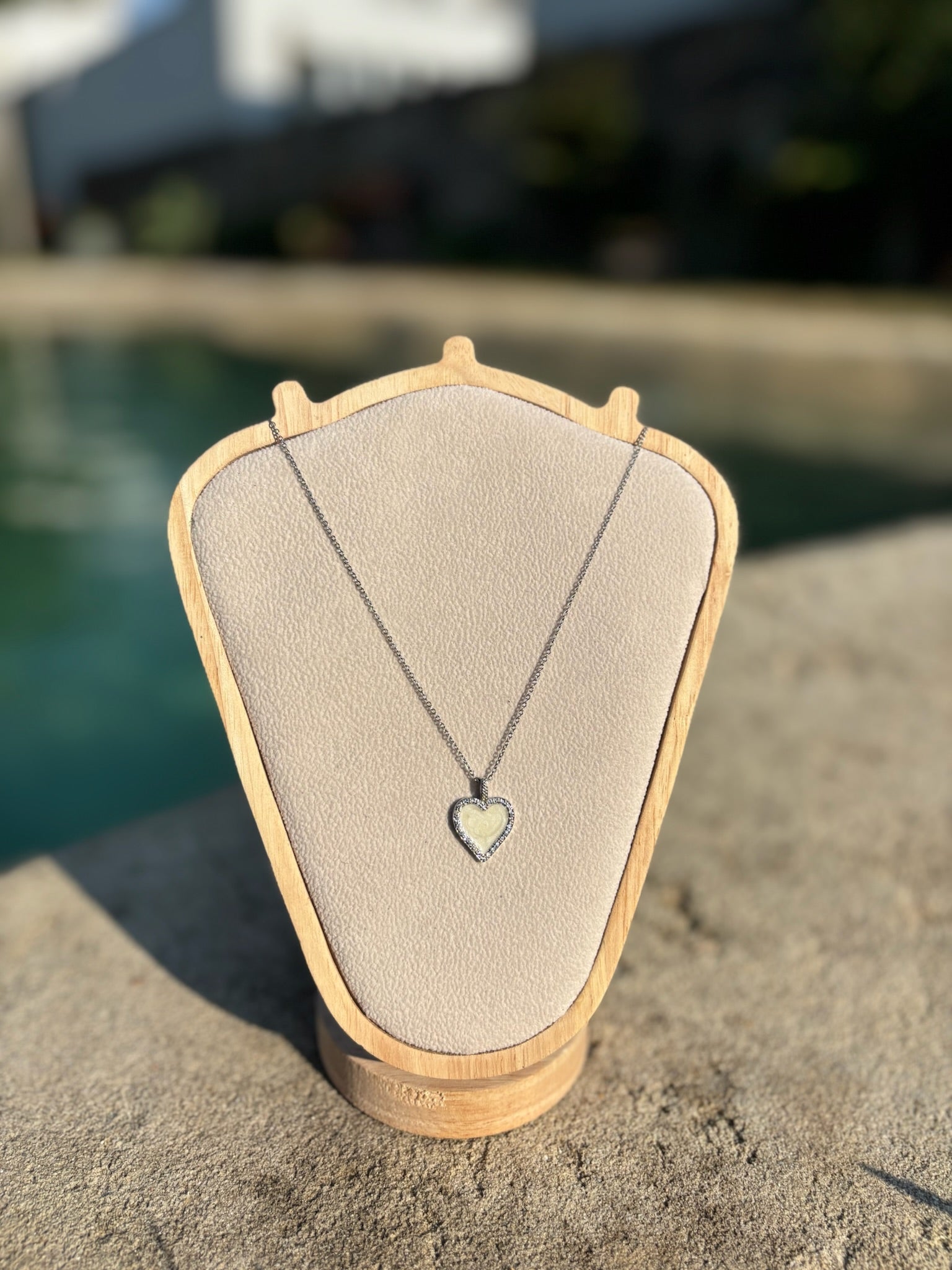 Colar coração branco CHECK