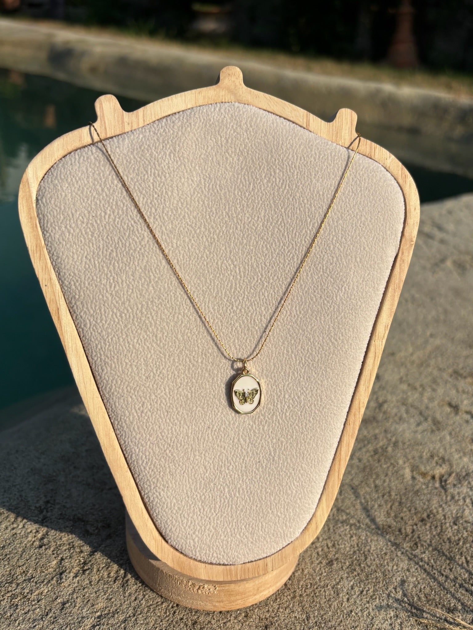 Colar borboleta CHECK