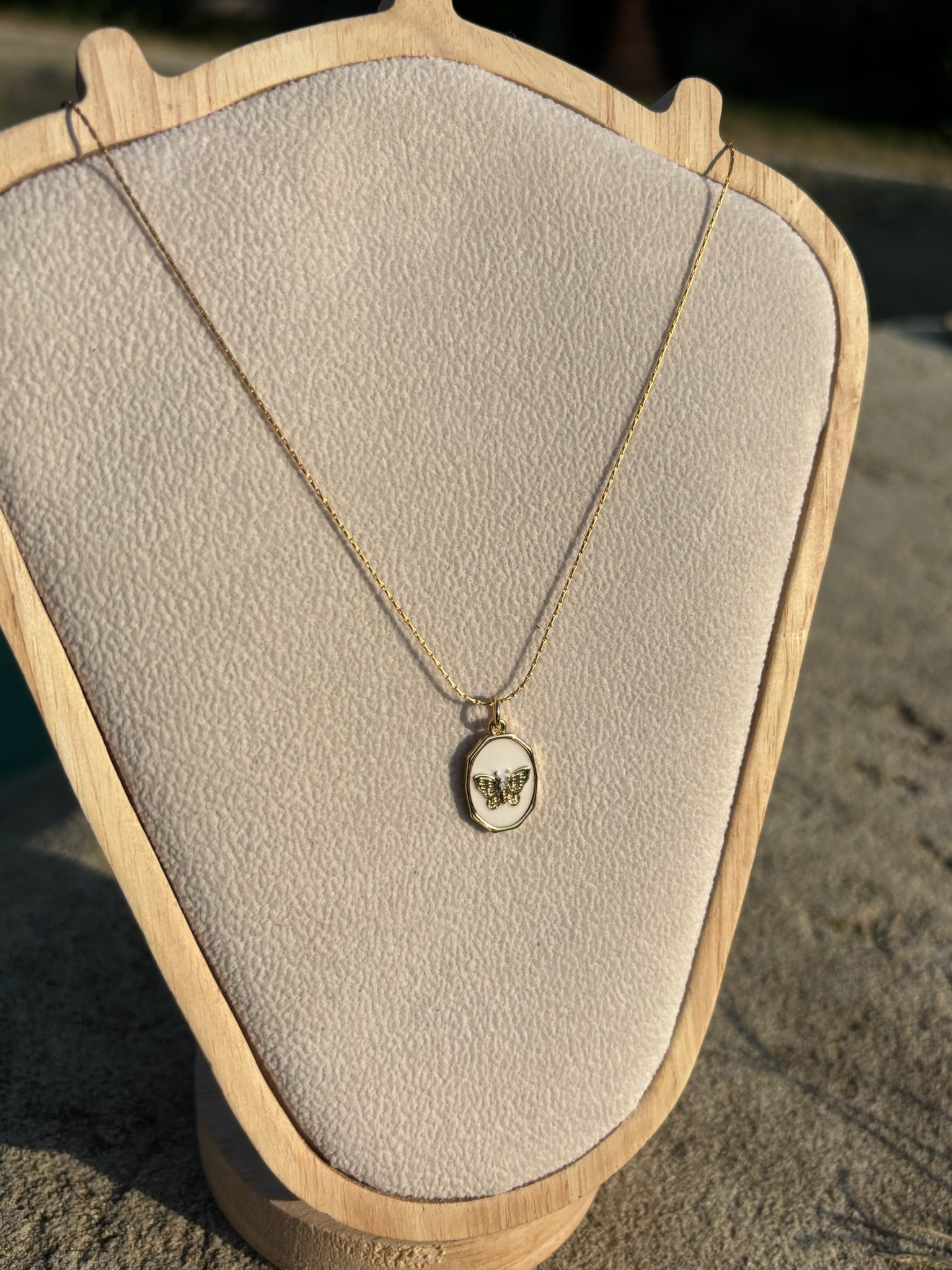 Colar borboleta CHECK