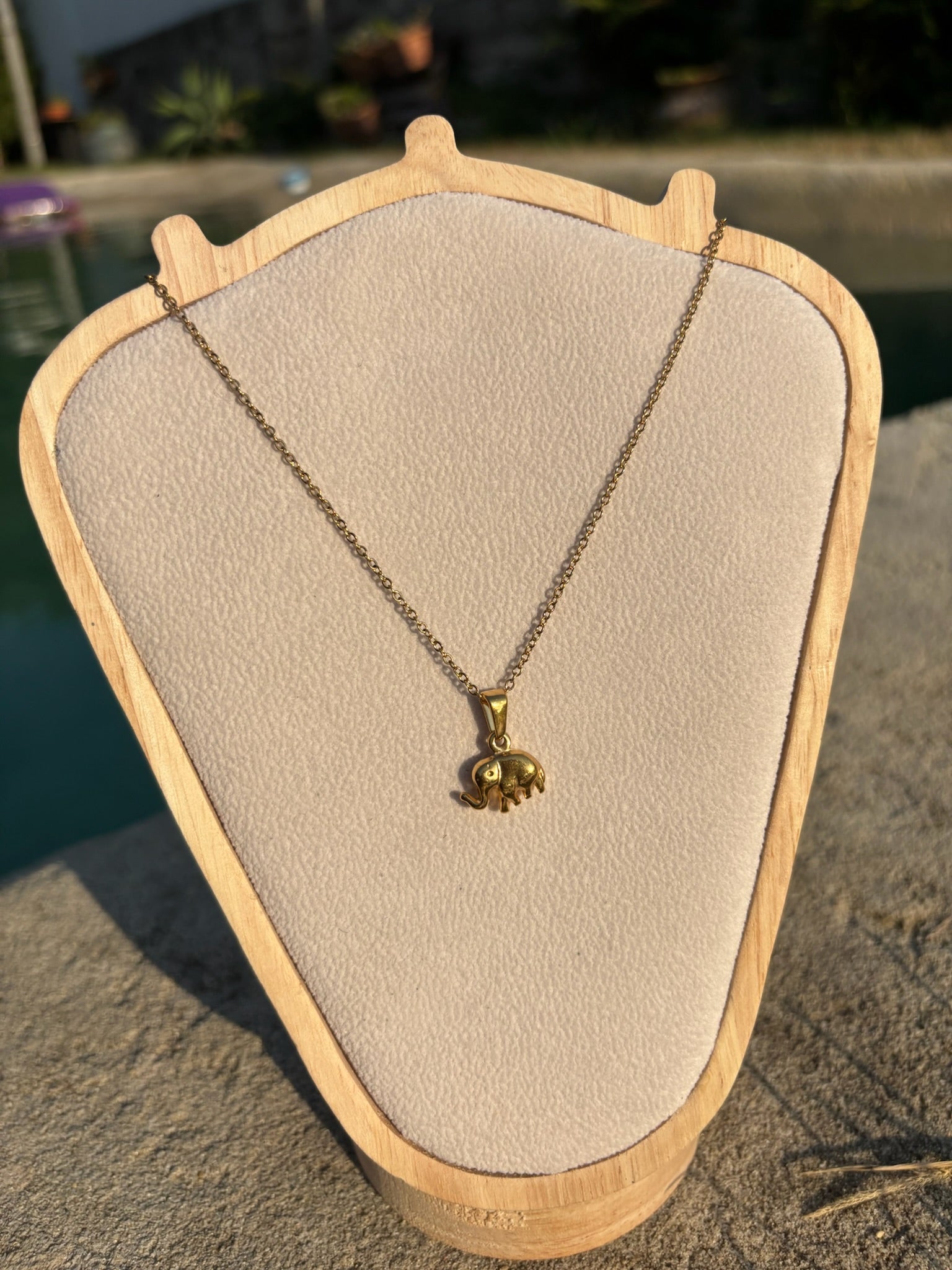 Colar Elefante dourado CHECK