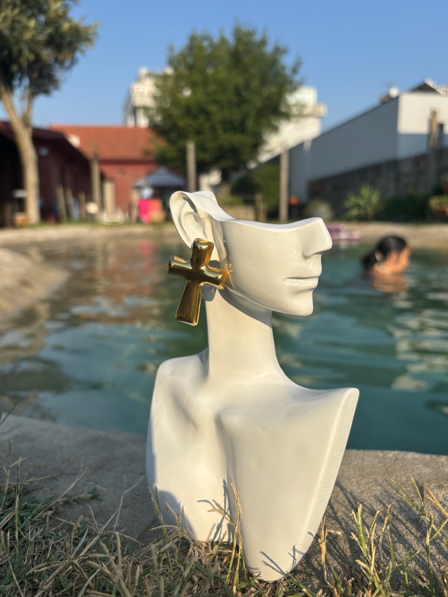 Brincos Cruz Dourada CHECK