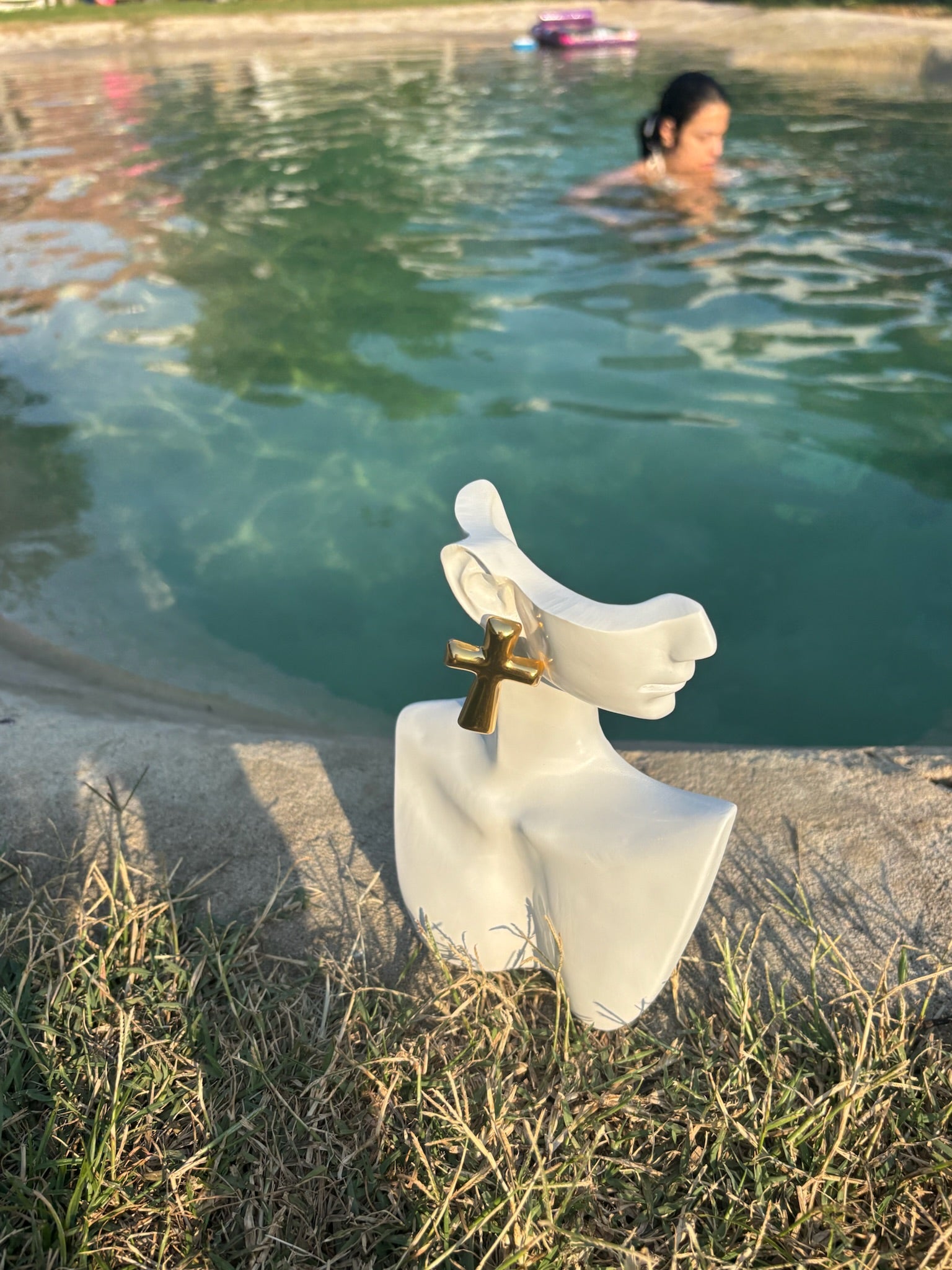 Brincos Cruz Dourada CHECK