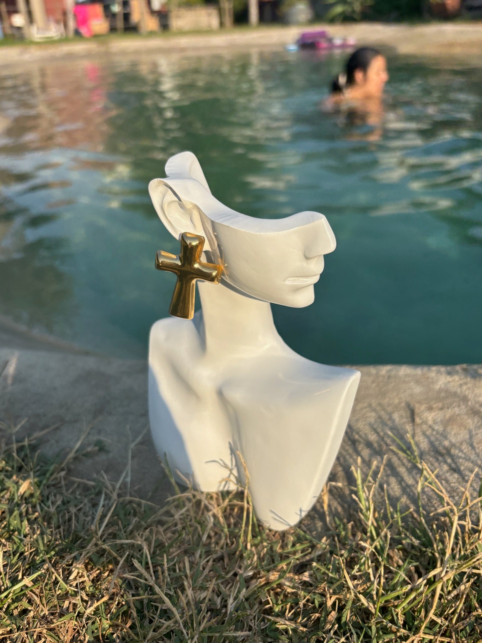 Brincos Cruz Dourada CHECK