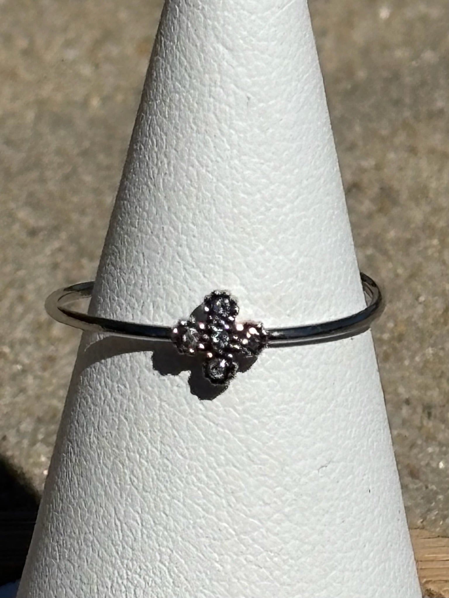 Anel de mindinho Trevo  CHECK