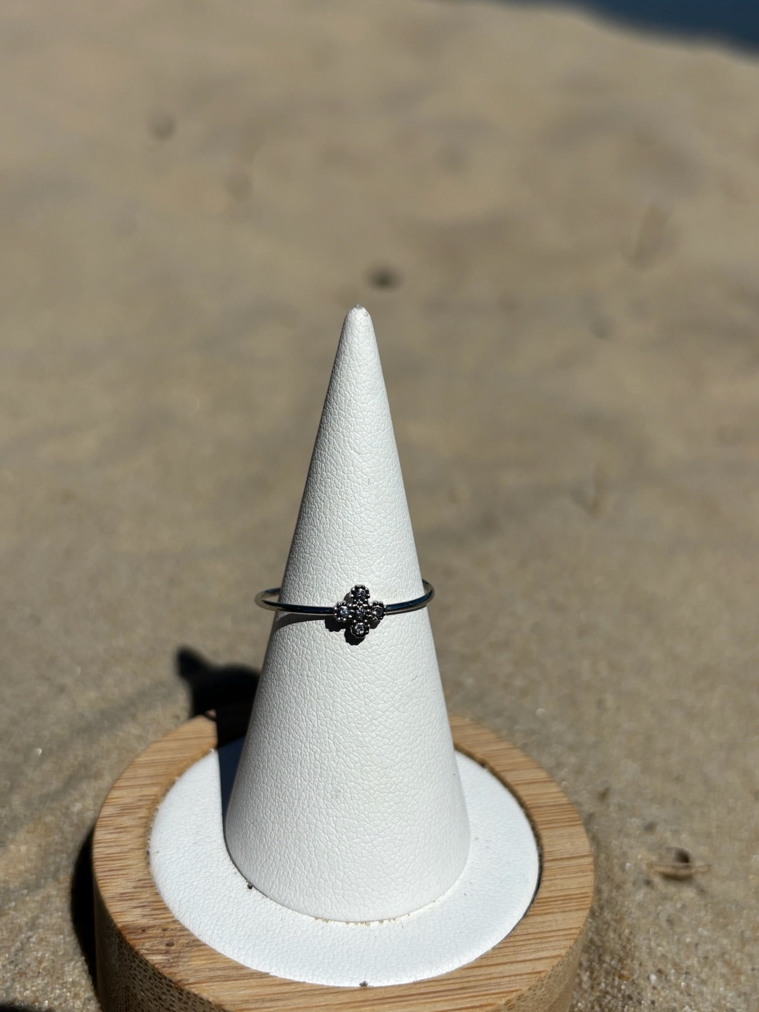 Anel de mindinho Trevo  CHECK