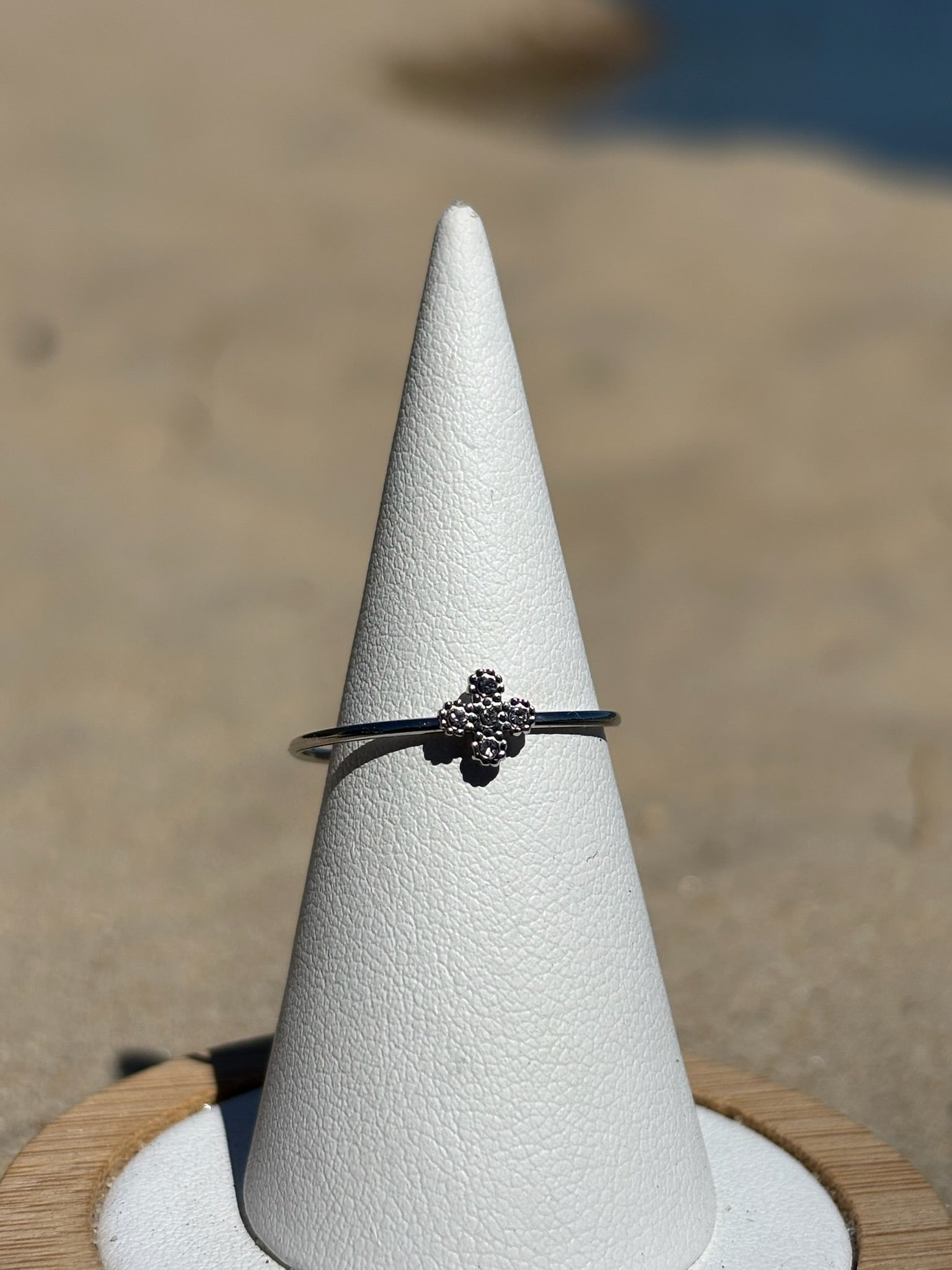 Anel de mindinho Trevo  CHECK