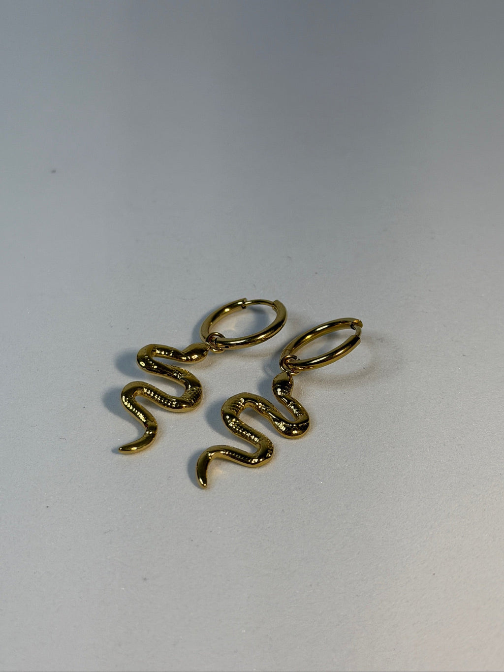 Brincos Serpente Dourada ZAIA