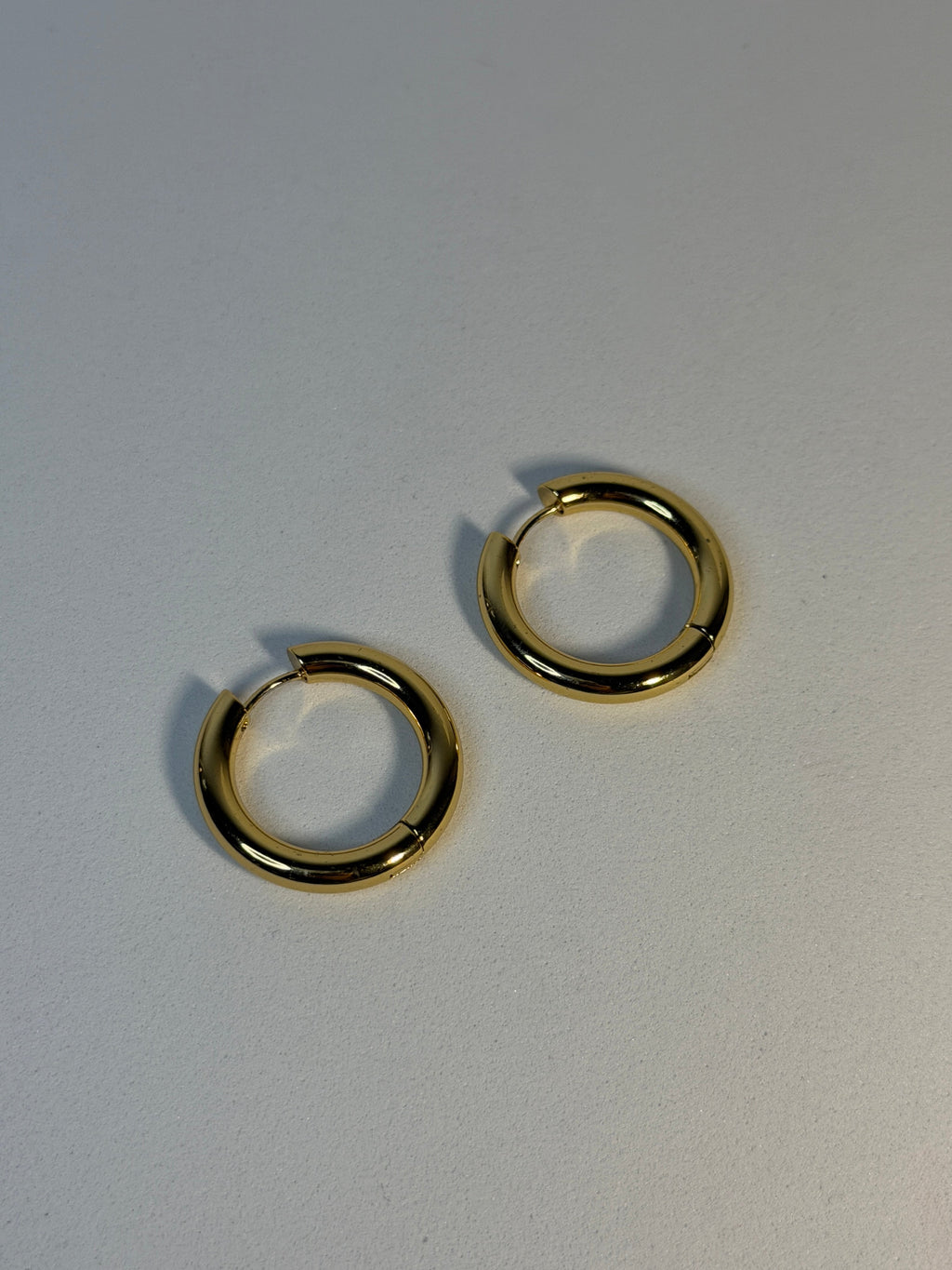 Brincos Simple Dourados ZAIA