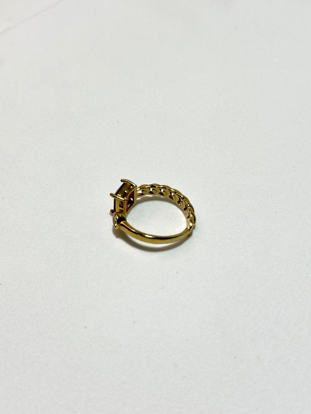 Anel Pedra em Vermelho CHECK