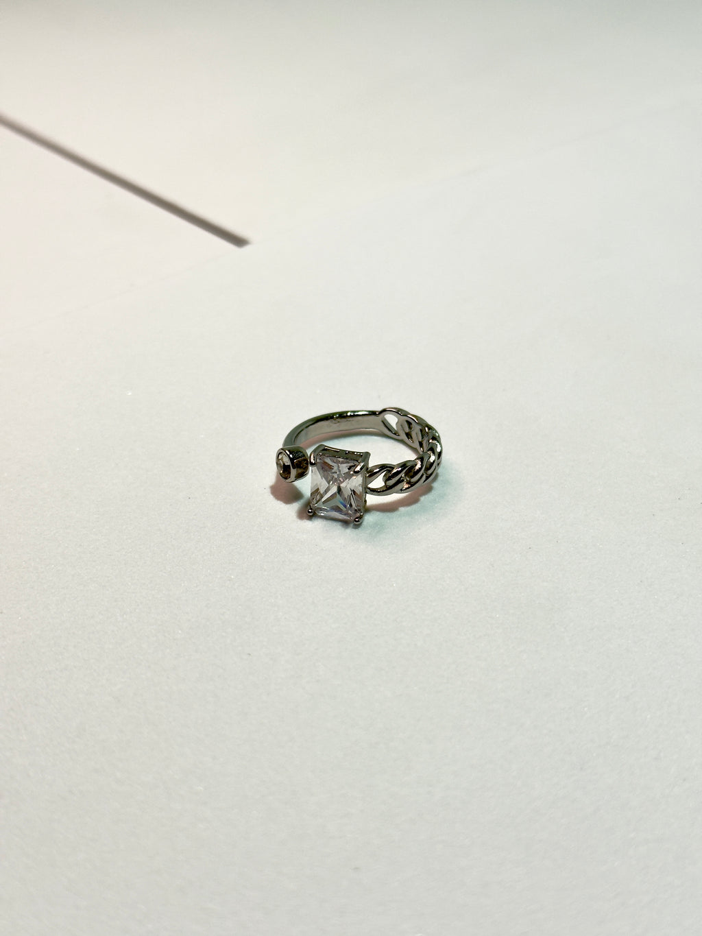 Anel com Pedra Branca CHECK