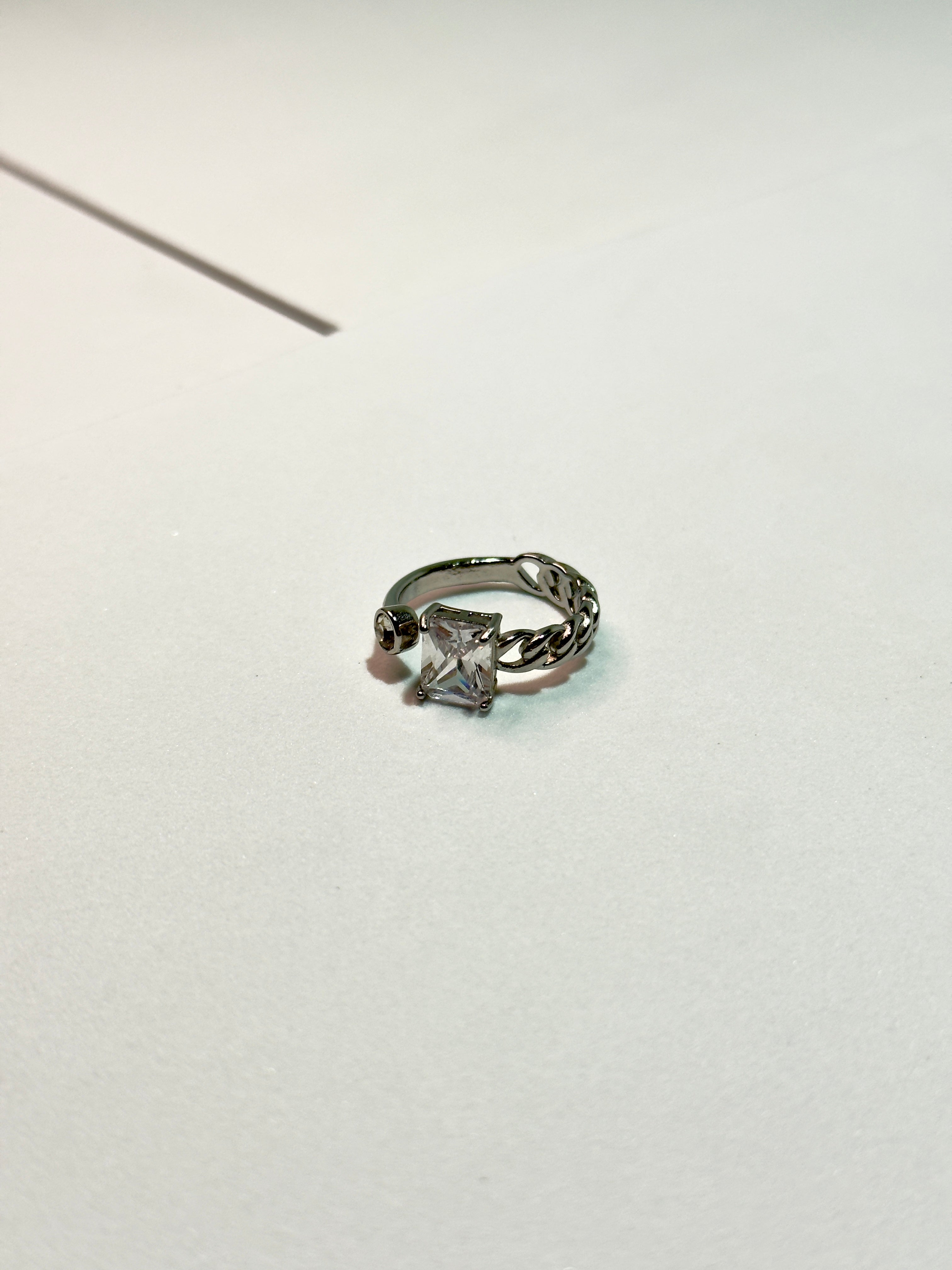 Anel com Pedra Branca CHECK