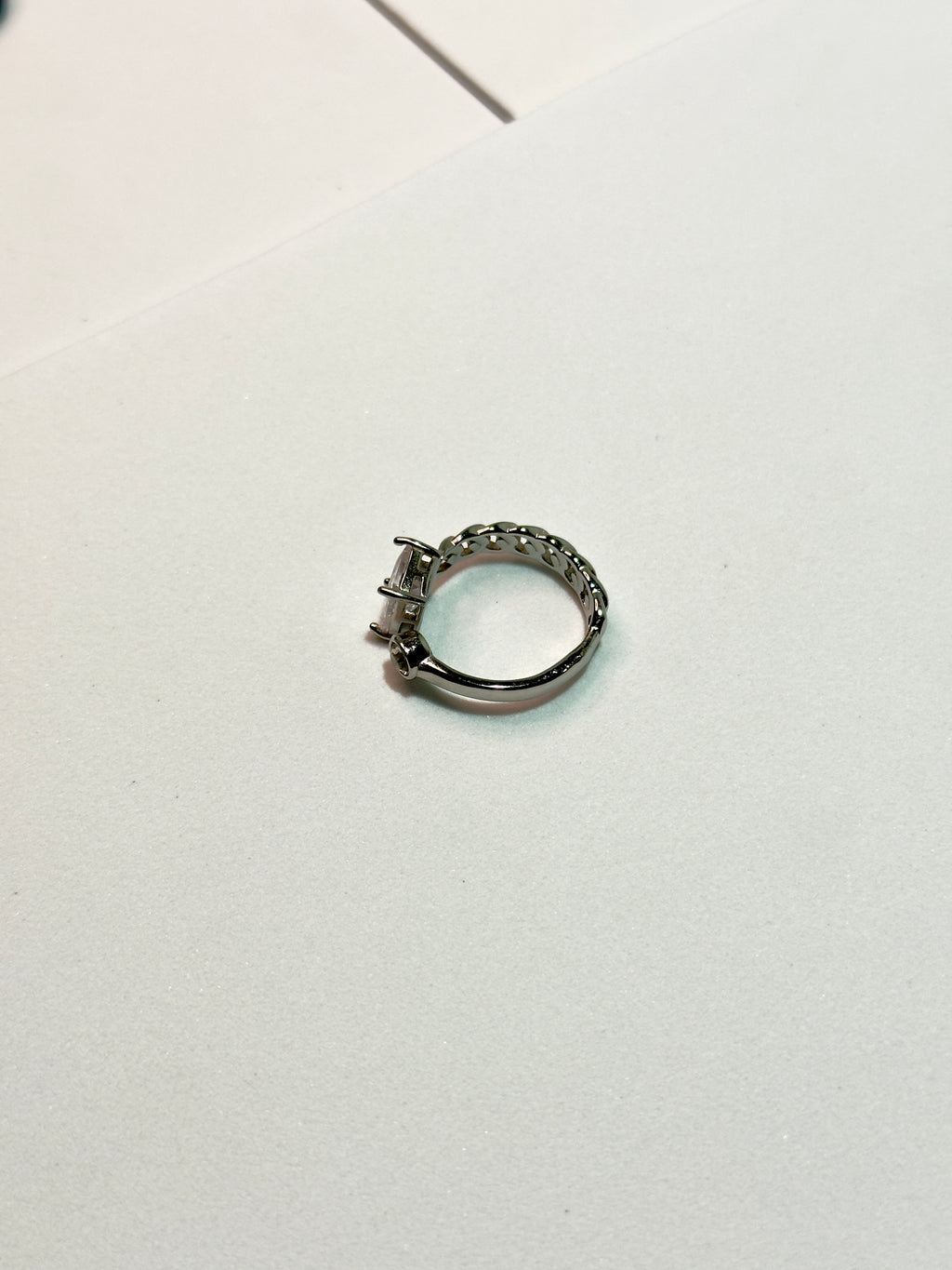 Anel com Pedra Branca CHECK