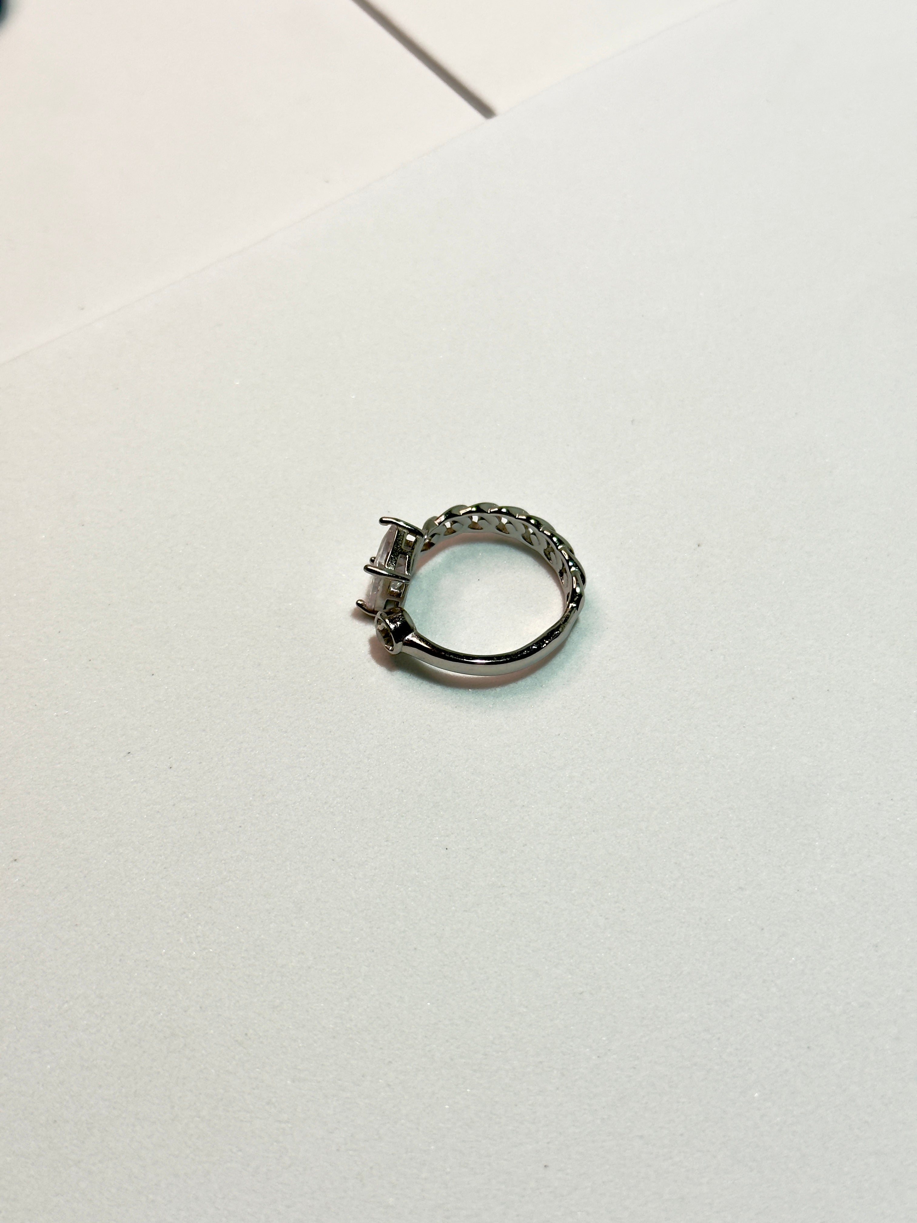 Anel com Pedra Branca CHECK