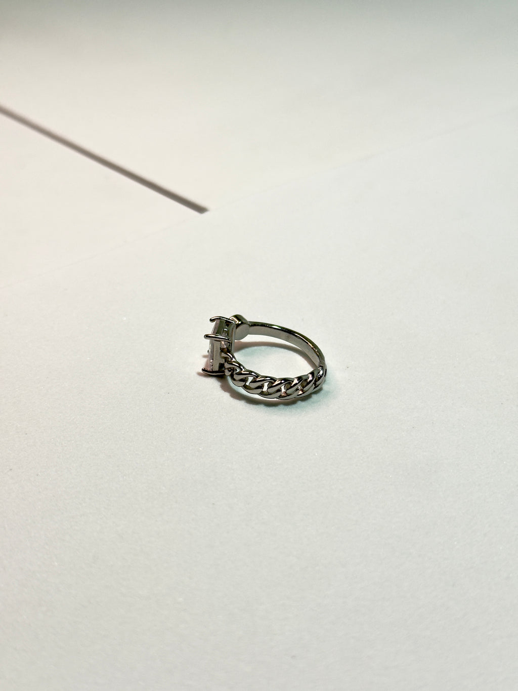 Anel com Pedra Branca CHECK