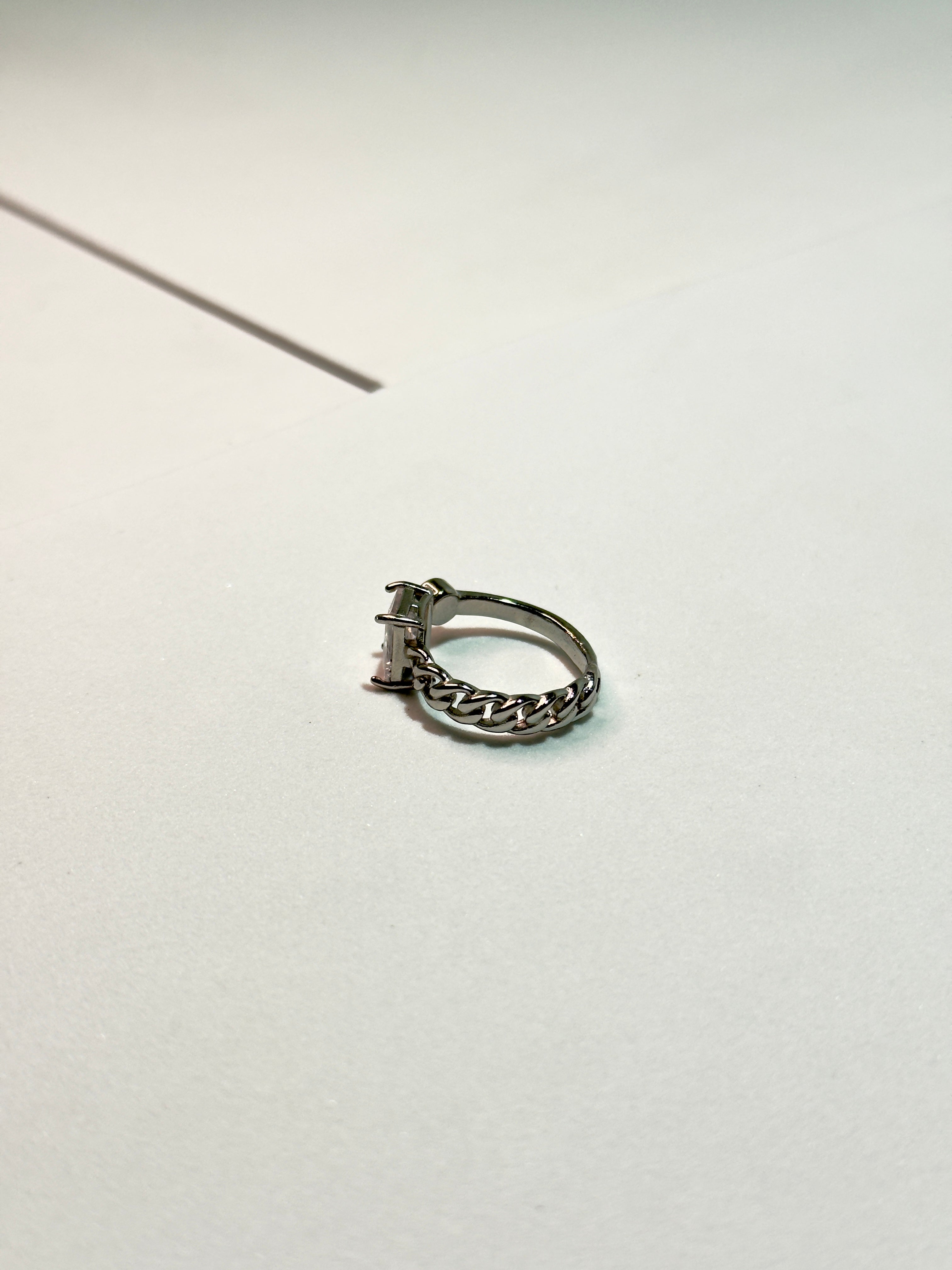 Anel com Pedra Branca CHECK