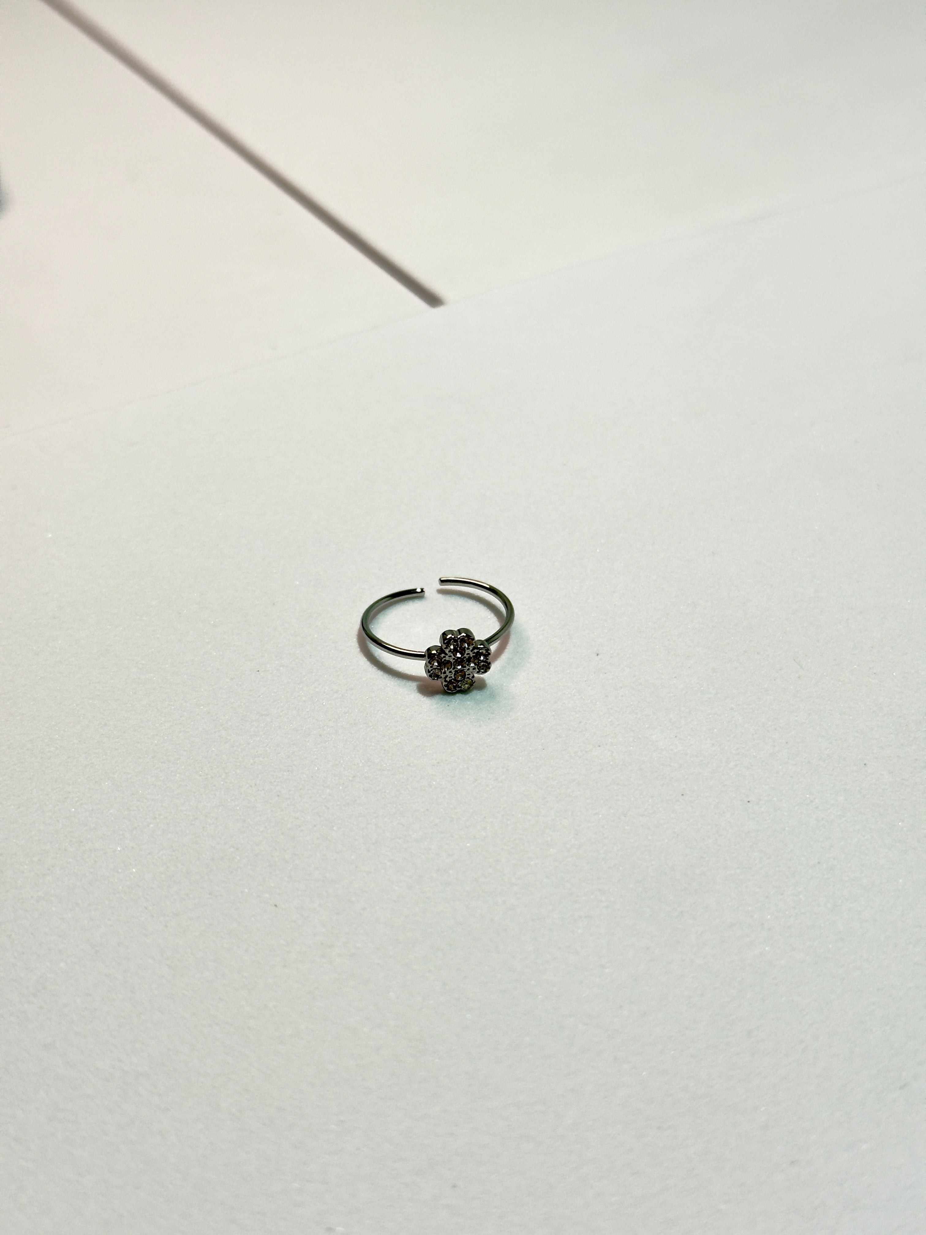 Anel de mindinho Trevo  CHECK