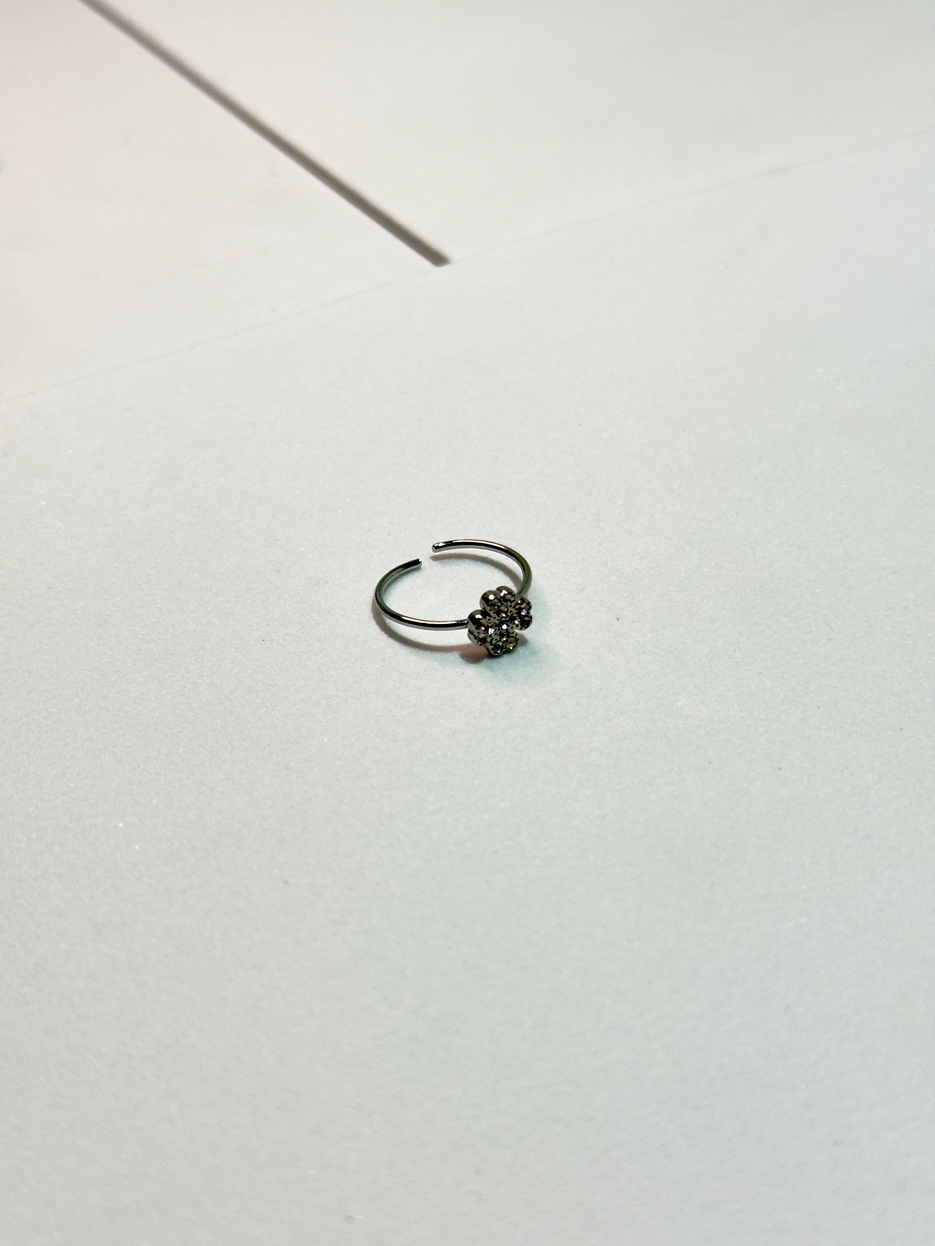 Anel de mindinho Trevo  CHECK