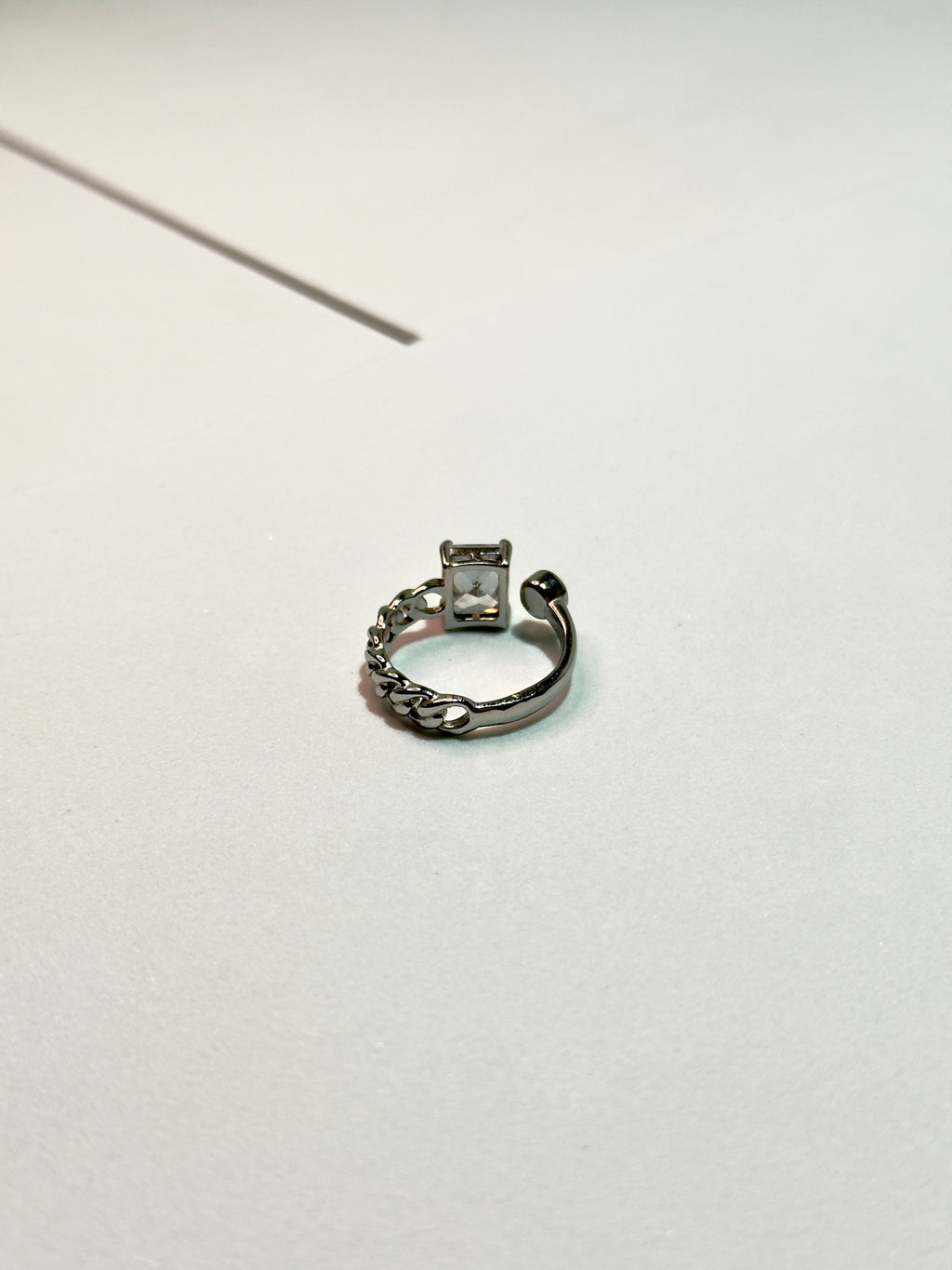 Anel com Pedra Branca CHECK