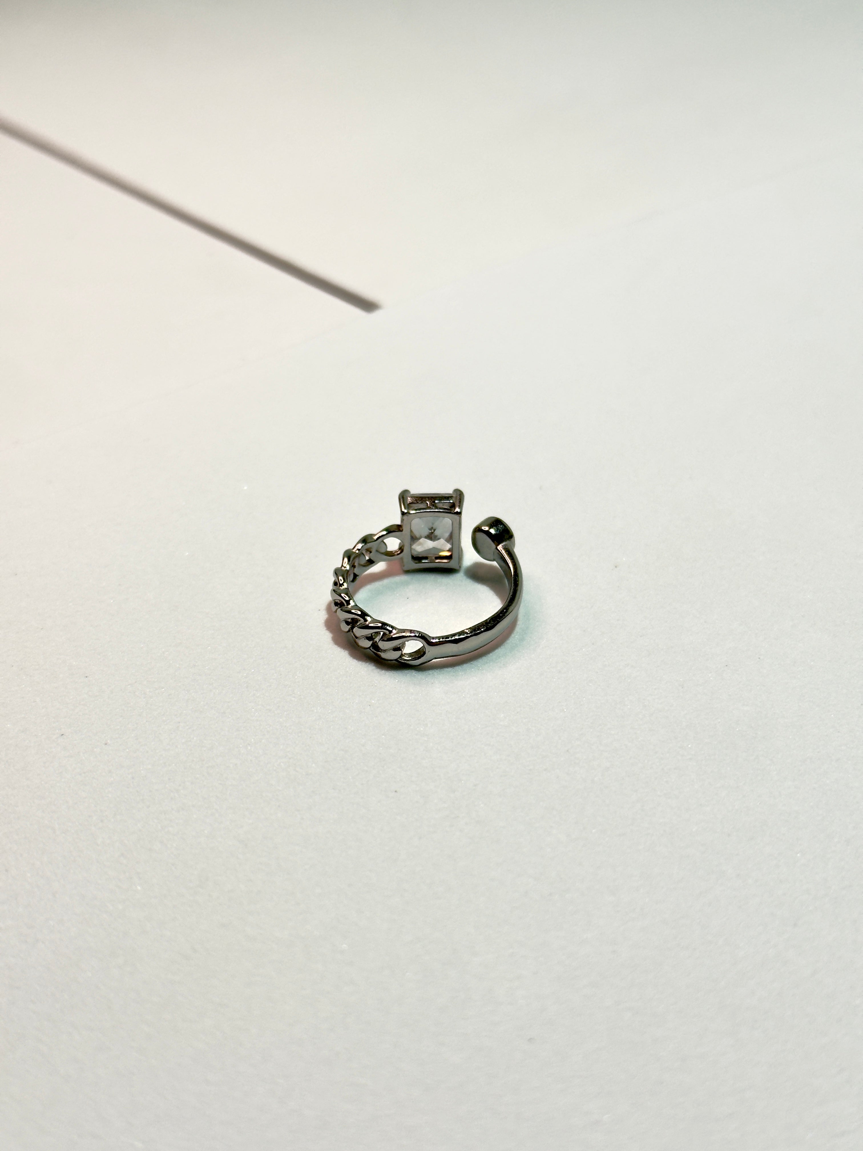 Anel com Pedra Branca CHECK