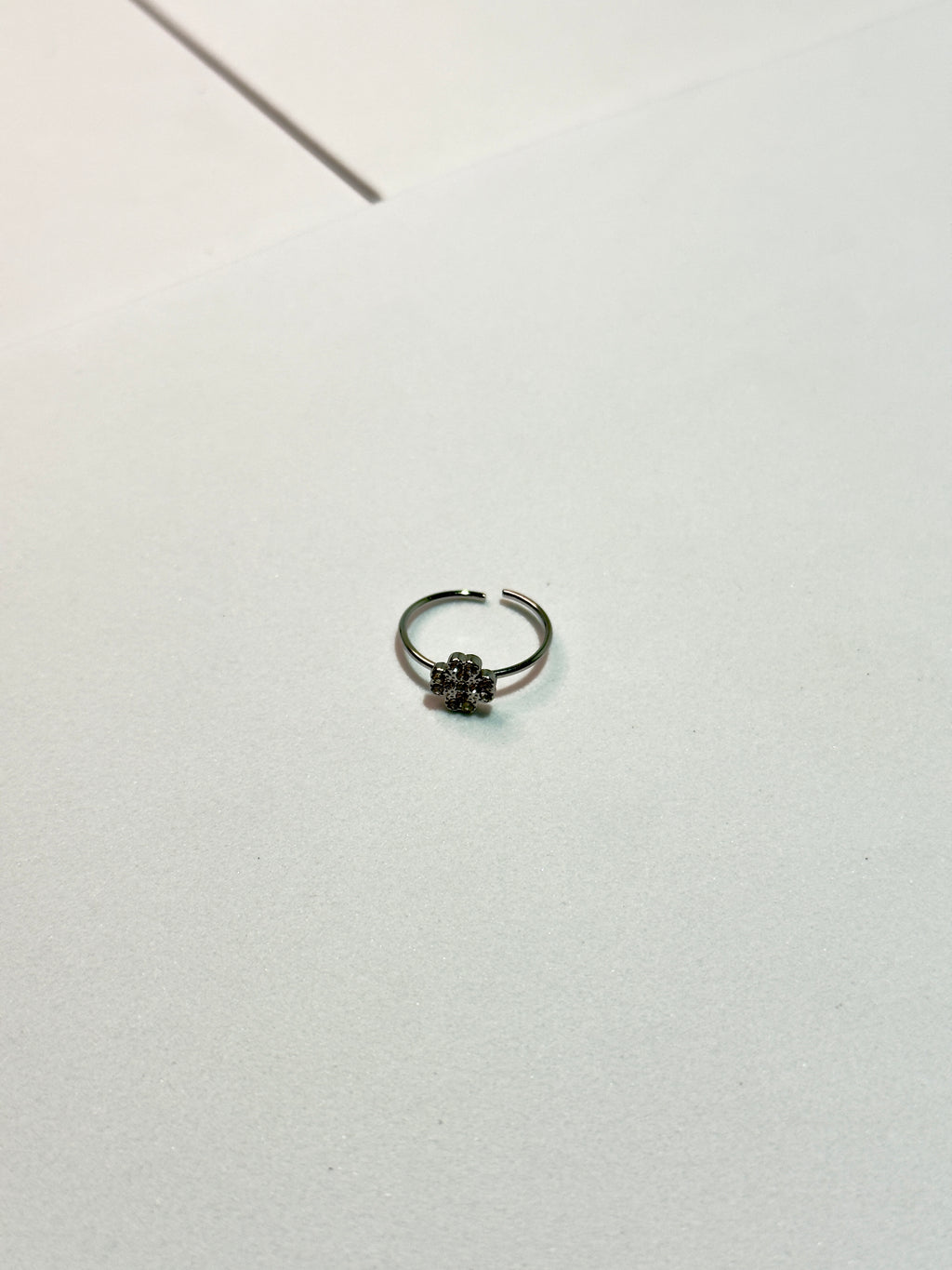 Anel de mindinho Trevo  CHECK