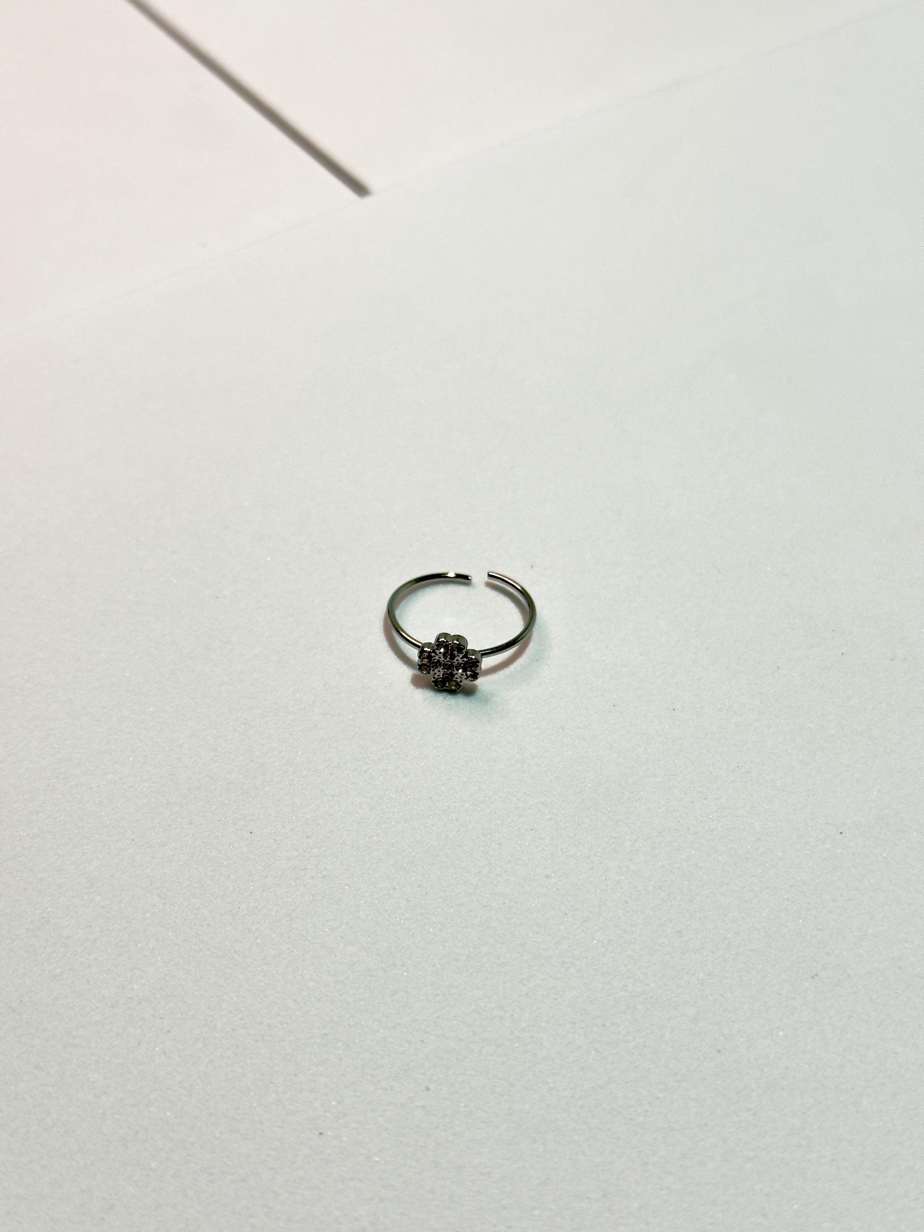 Anel de mindinho Trevo  CHECK