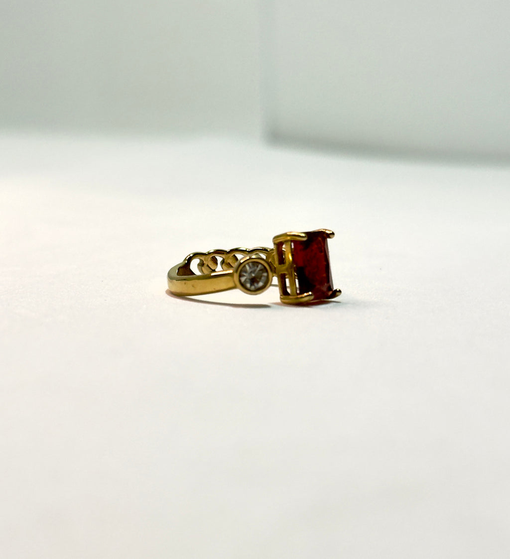 Anel Pedra em Vermelho CHECK