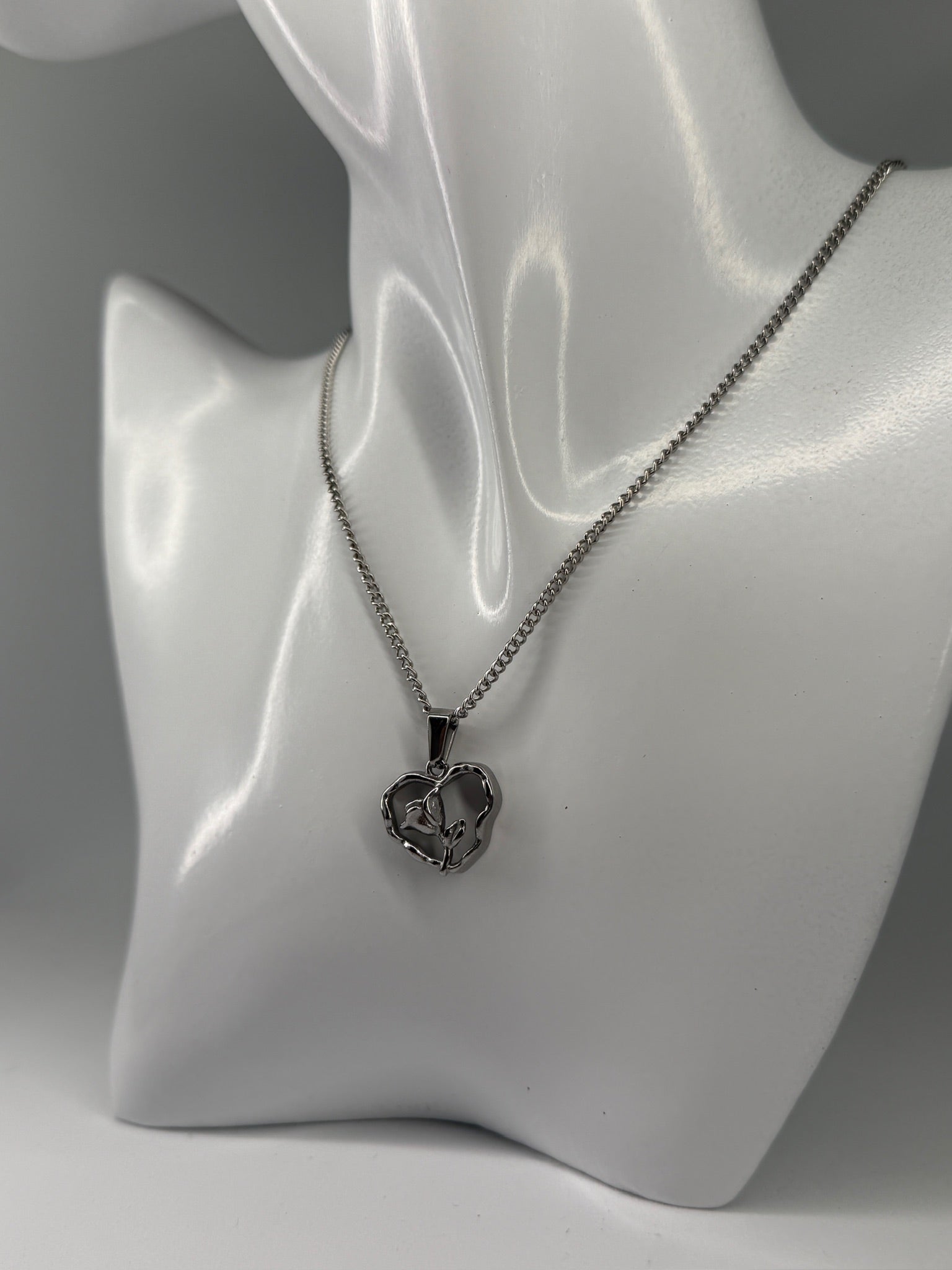 Colar Rosa Prateado Zaia Jewelry