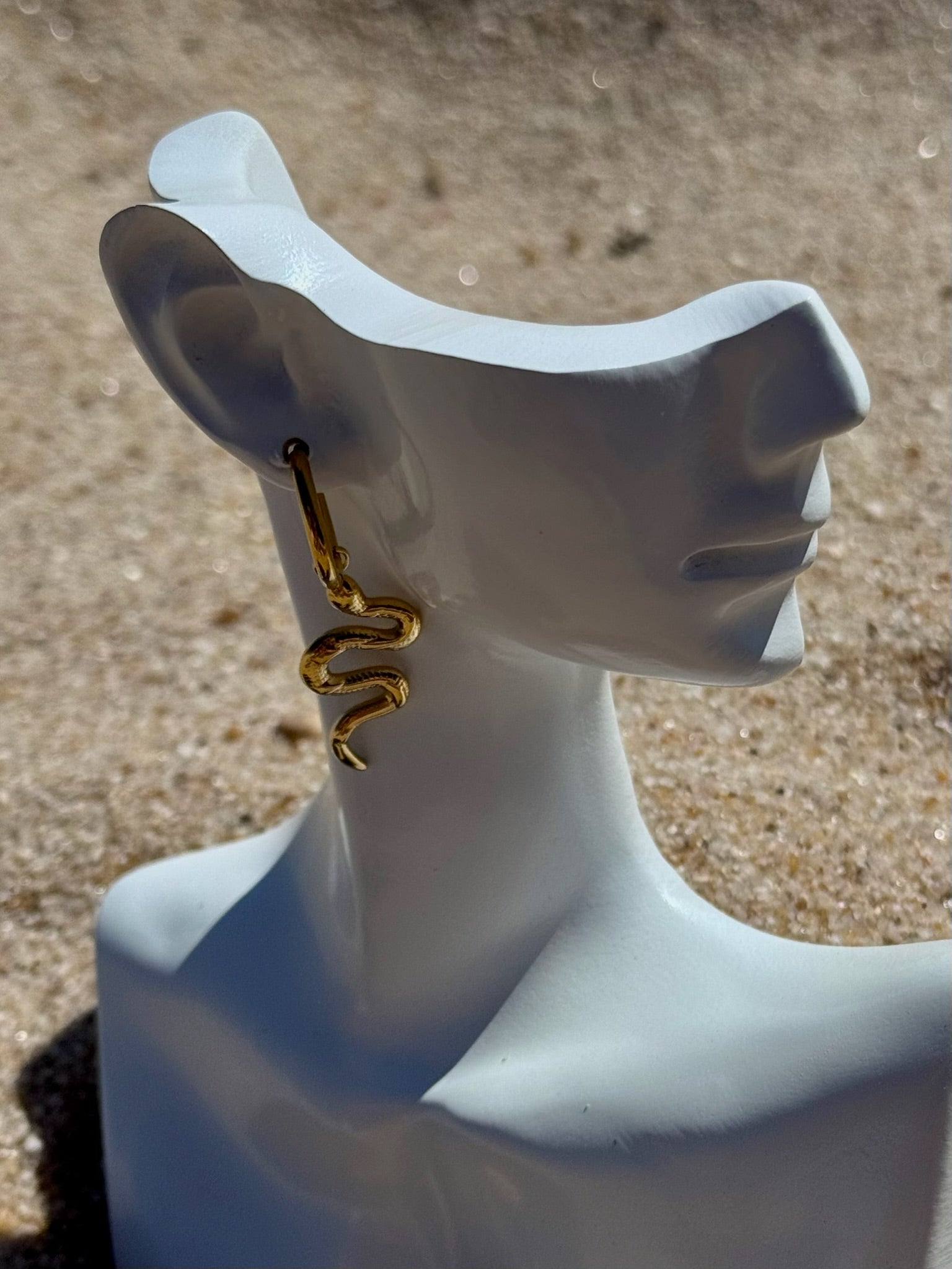 Brincos cobra dourada