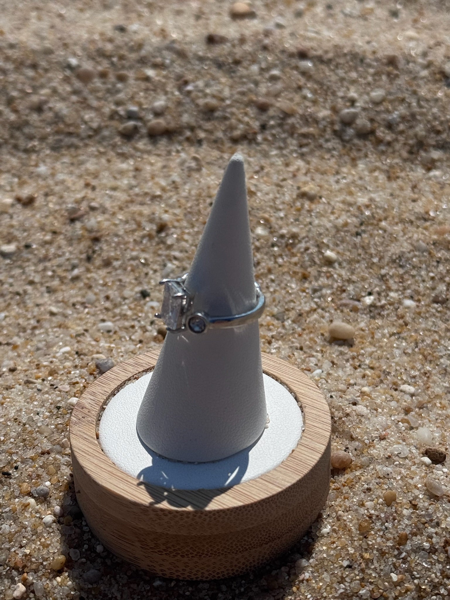 Anel com Pedra Branca