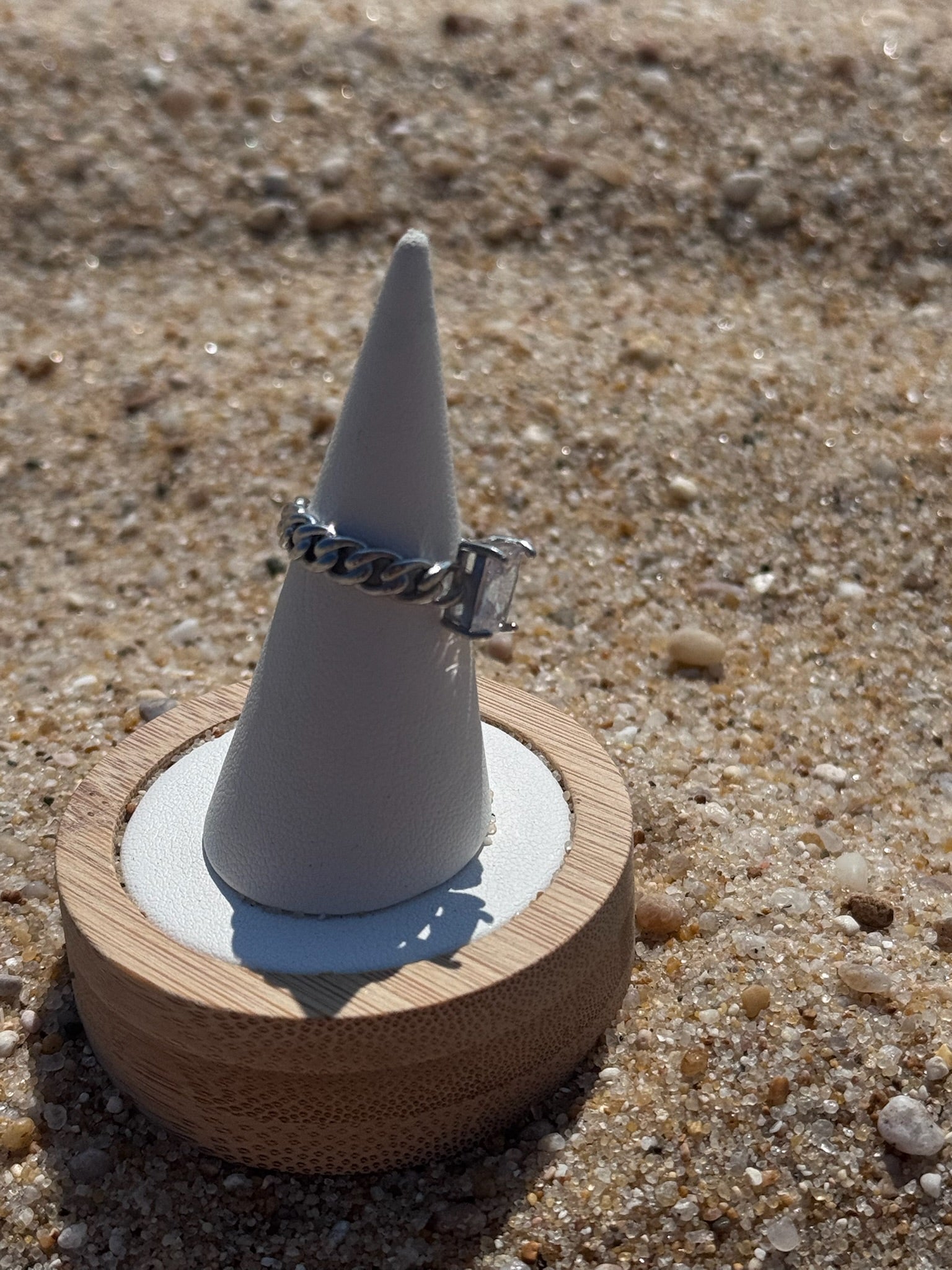 Anel com Pedra Branca