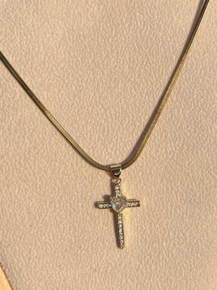 Colar Cruz de Coracao
